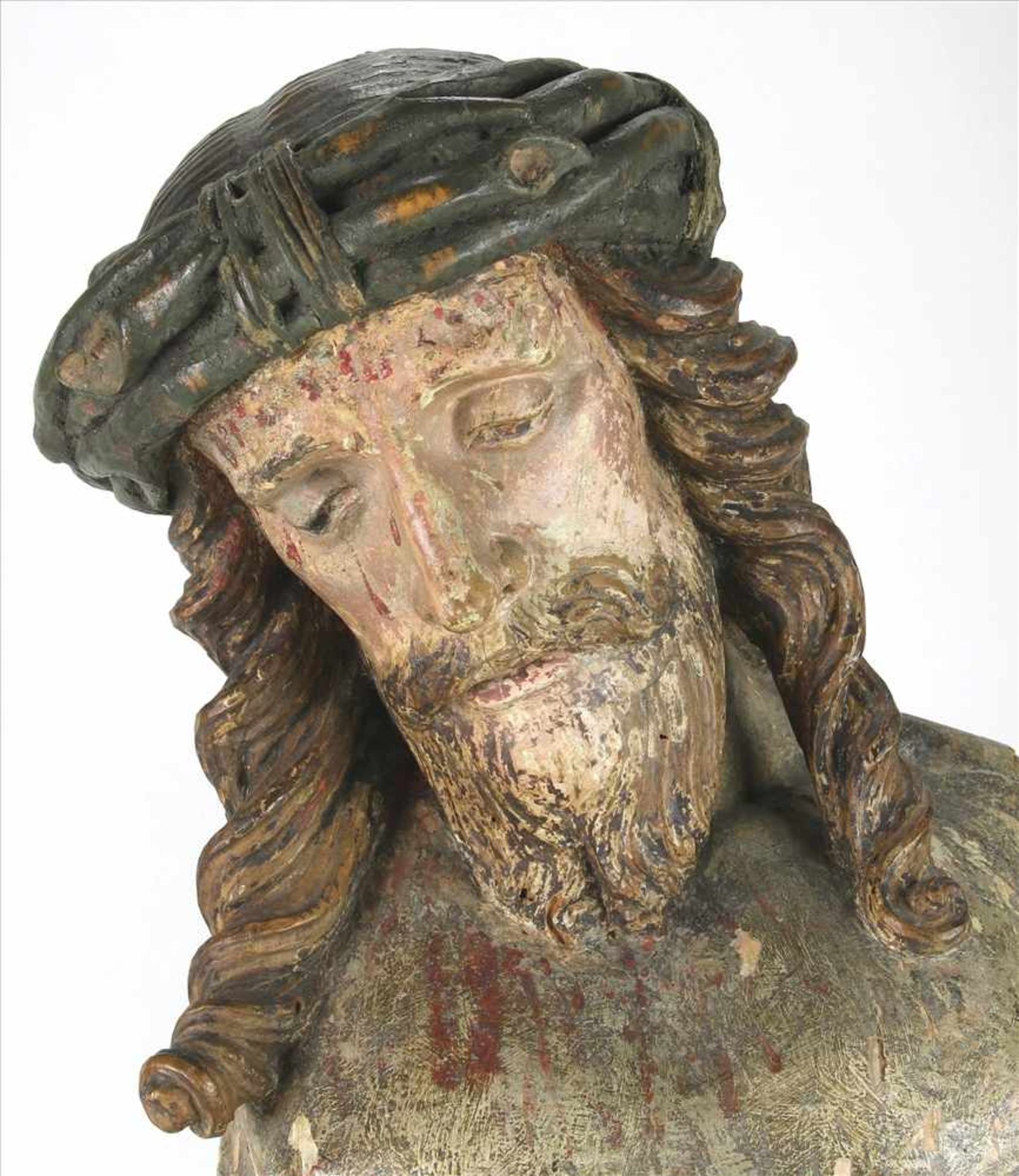 Kruzifix TorsoBayerisch, wohl Chiemgau, um 1420. Torso einer Wandfigur. Lindenholz, halbrund - Bild 8 aus 13