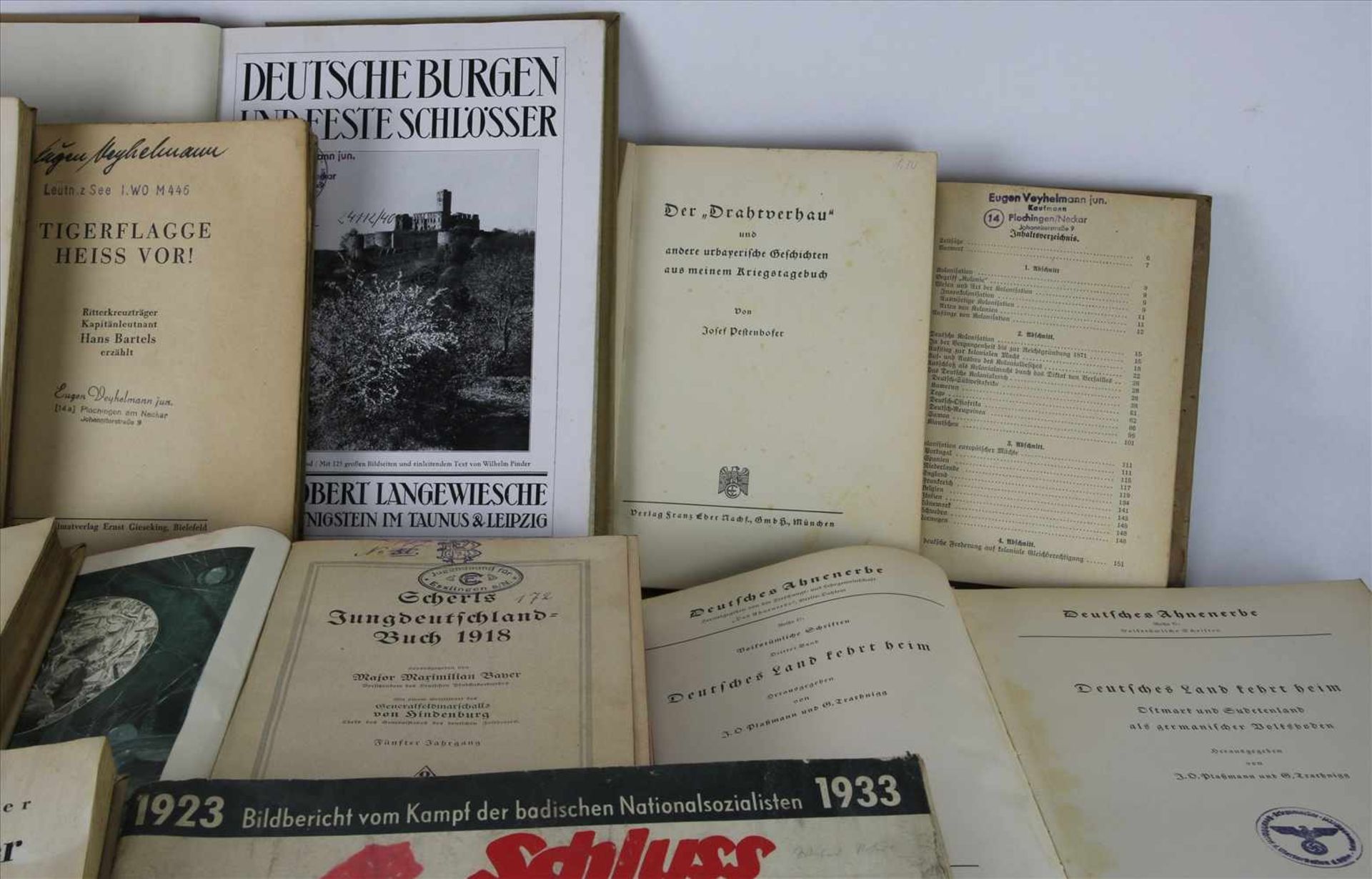 Konvolut HefteDeutsch, meist 40er Jahre. 13 Hefte und ein Buch, hauptsächlich Thema Marine. - Bild 4 aus 5