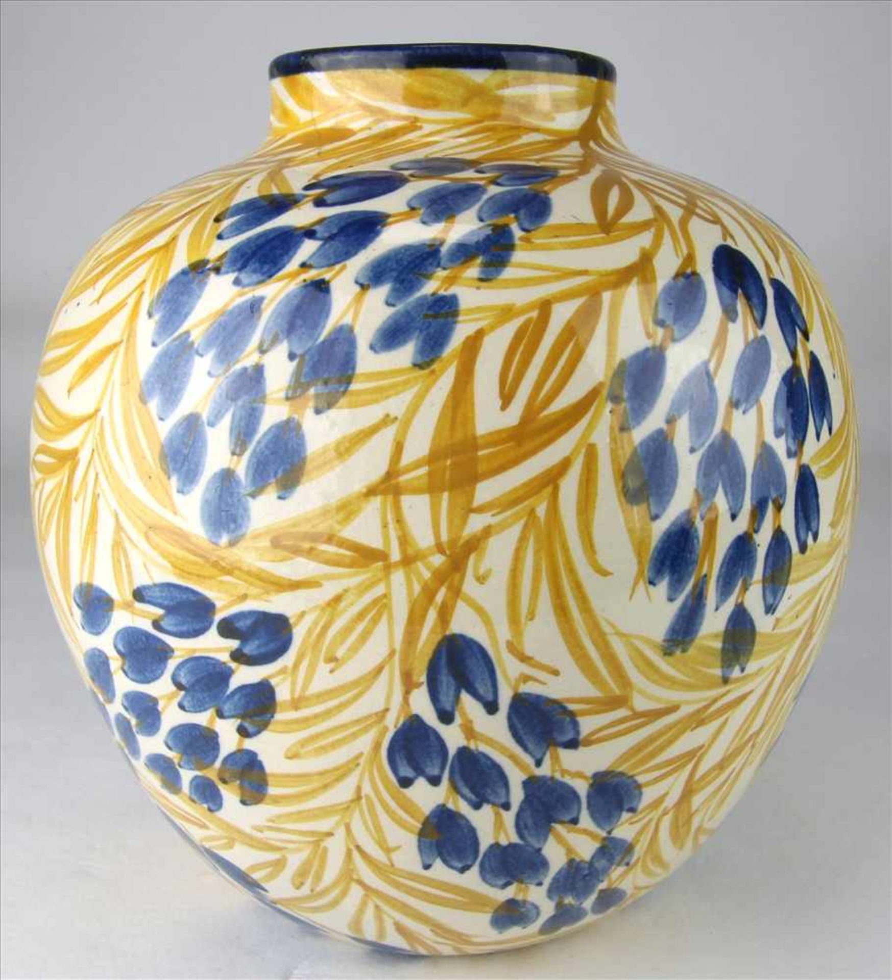 Laeuger, Max1864 Lörrach - 1952 ebd. Vase Blütenzweige. 1925. Karlsruher Majolika ab 1921.Unter - Bild 3 aus 8