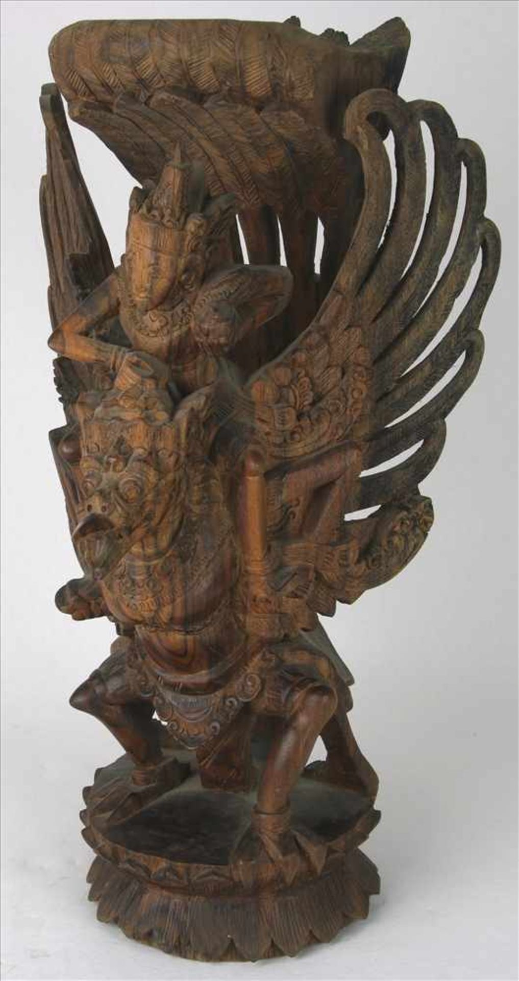 GarudaWohl Bali 20. Jh. Holz geschnitzt. Größe ca. 16 x 17 cm, Höhe ca. 30 cm. Teils etwas