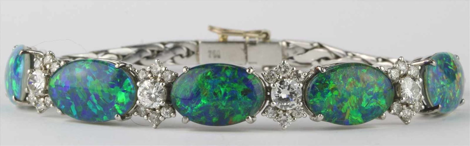 Opal Brillant ArmbandExklusive Designerarbeit 1970-er Jahre. WG 750. Fünf Opaldoubletten und 4