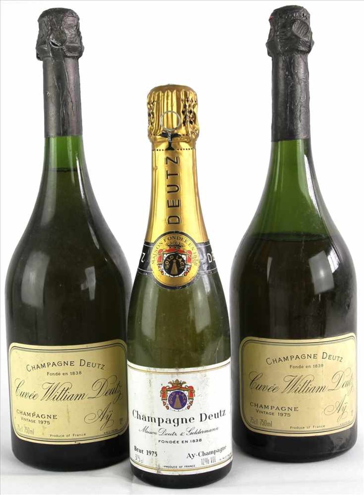 Drei Flaschen Champagner DeutzCuvée William Deutz. 2 x 0,7 Liter und eine kleine 0,375 Literflasche.