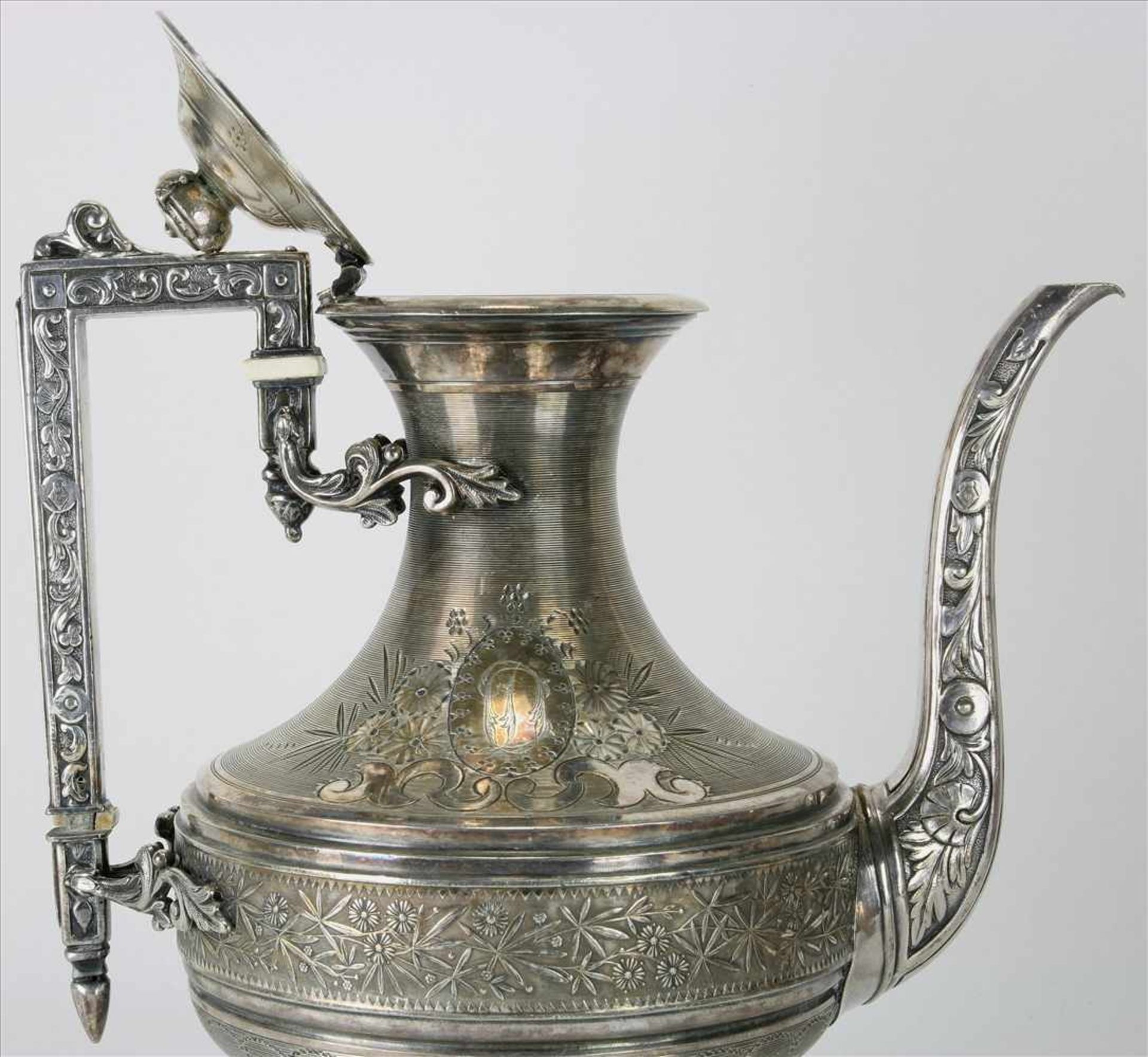 KaffeekernFrankreich um 1900. Armand Frenais, Metal Parisien. Kaffeekanne (Höhe 22 cm), Teekanne, - Bild 4 aus 9