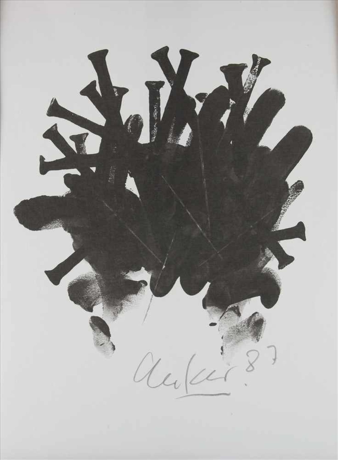 Uecker, Günther* 1930 Wendorf. Nagelkreuzung. Offsetlithographie auf Bütten. Unten handsigniert