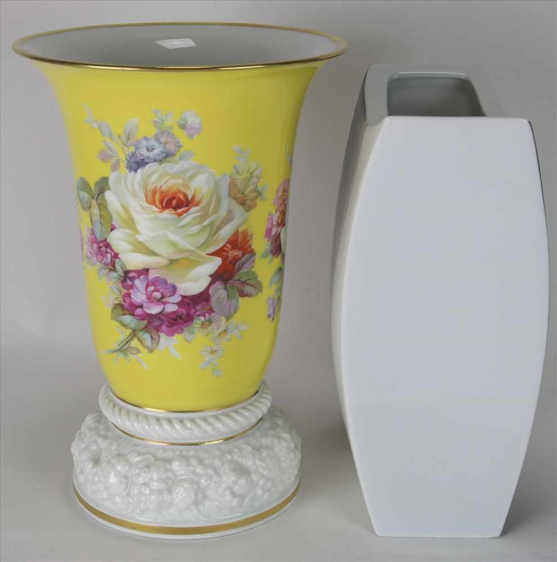 Zwei VasenRosenthal 20. Jh. Porzellanvase in Kraterform mit Blumenmalerei, Entwurf Philipp - Bild 2 aus 8