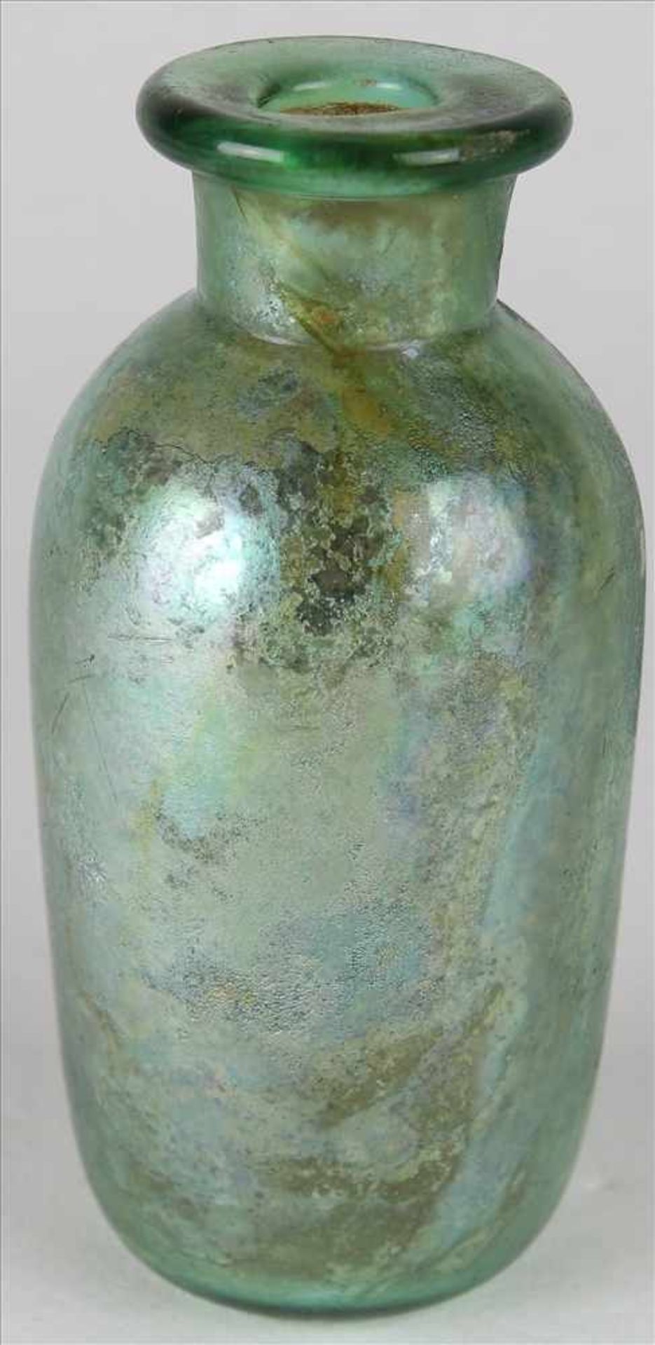 Römische ZylinderflascheCa. 3. Jh n. Chr. Dunkelgrünes Glas mit schillernder Irisierung. - Bild 2 aus 4