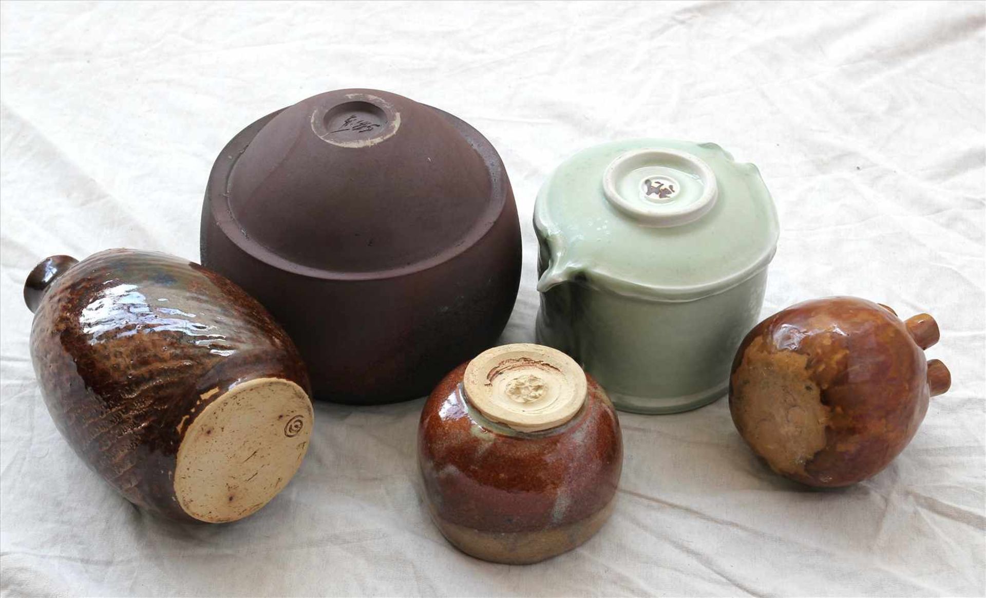 Konvolut Keramik20. Jh. Insgesamt 30 Teile Künstlerkeramik ( art pottery ) in diversen Formen und - Bild 3 aus 3