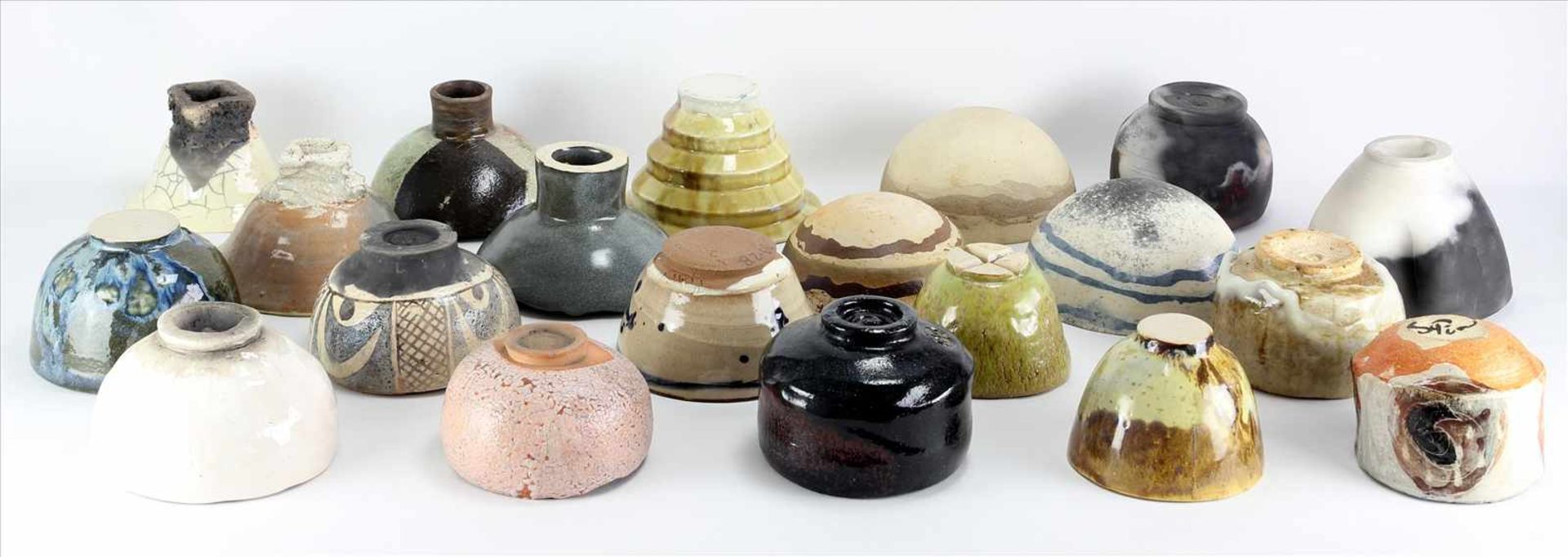 Konvolut Keramik20. Jh. Insgesamt 20 Teile Künstlerkeramik ( art pottery ) in diversen Formen und - Bild 3 aus 9