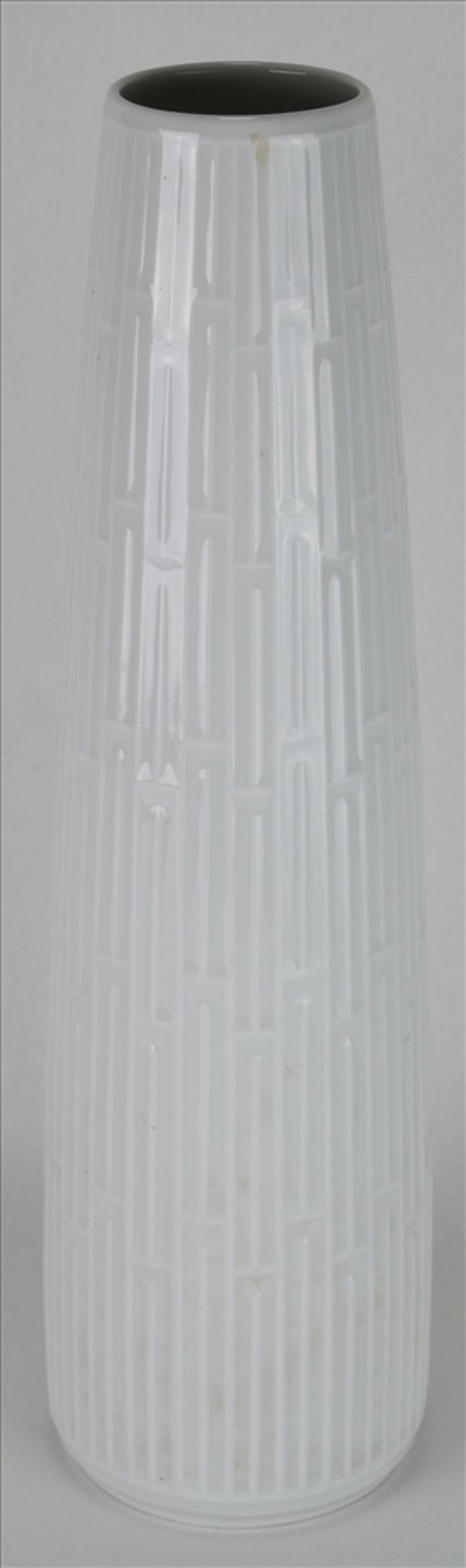 Vase Meissen20. Jh, 195er Jahre. Zylindrische Form mit Reliefdekor. Unter dem Boden unterglasurblaue