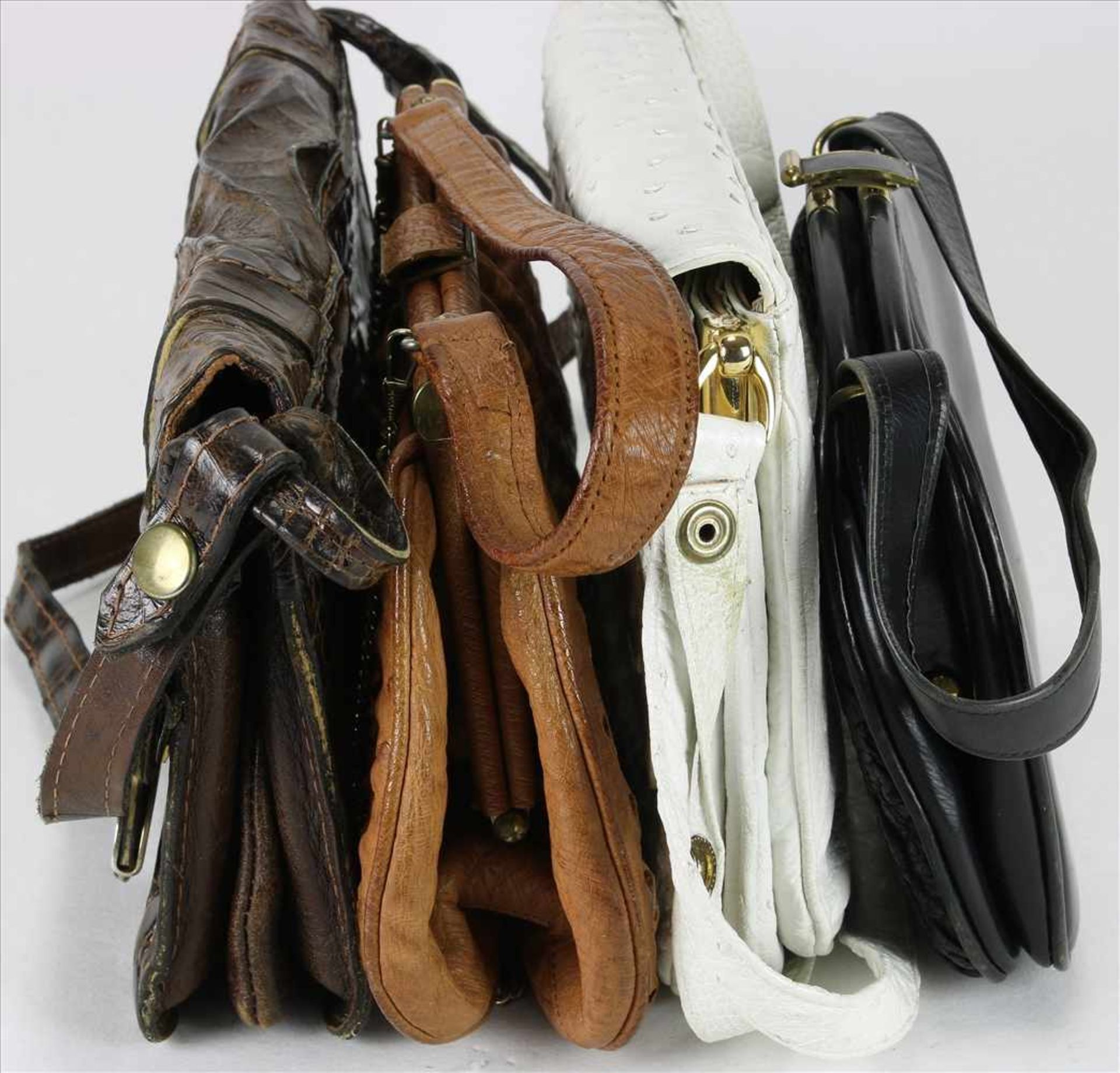 Vier Vintage Handtaschen1970-er Jahre. Verschiedenfarbene Staussenledertaschen. Größe der größten - Bild 3 aus 3