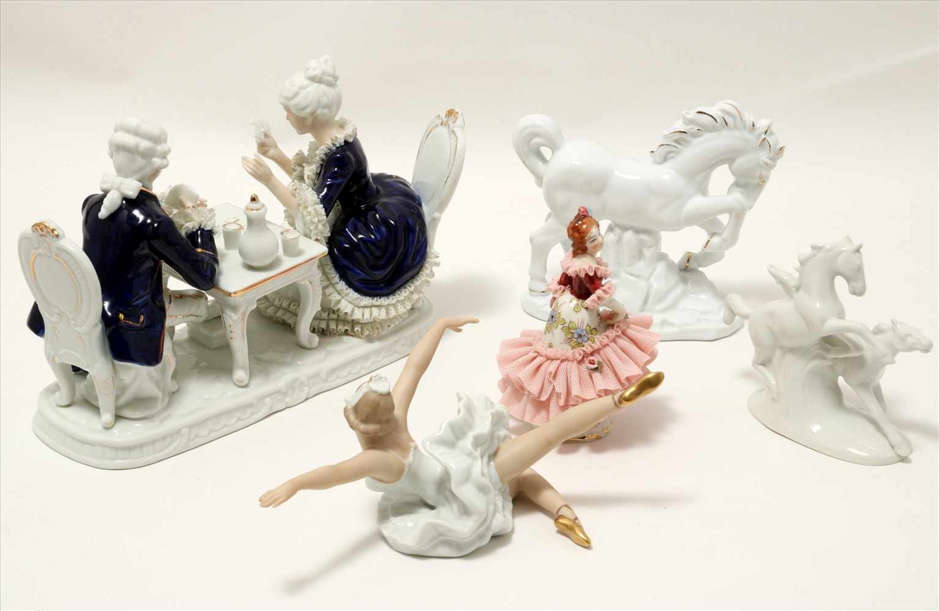 Konvolut Porzellanfiguren20. Jh. Diverse Fabrikate und Formen. U.a. eine Ballerina, Schaubach Kunst. - Bild 2 aus 2