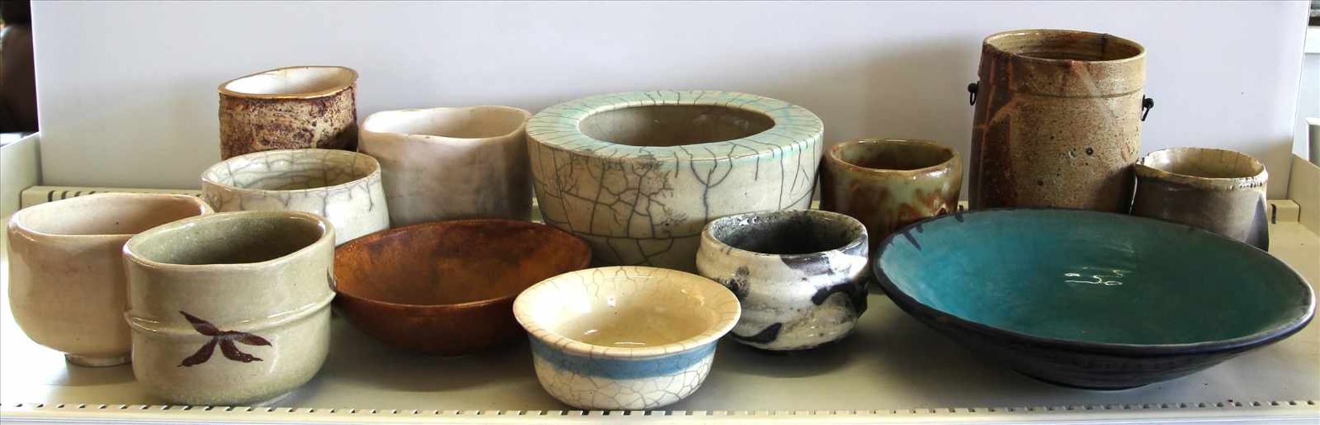 Konvolut Keramik20. Jh. Insgesamt 13 Teile Künstlerkeramik ( art pottery ) in diversen Formen und