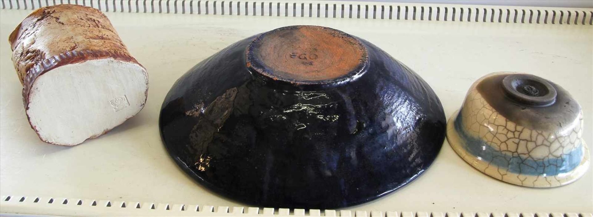 Konvolut Keramik20. Jh. Insgesamt 13 Teile Künstlerkeramik ( art pottery ) in diversen Formen und - Bild 4 aus 4