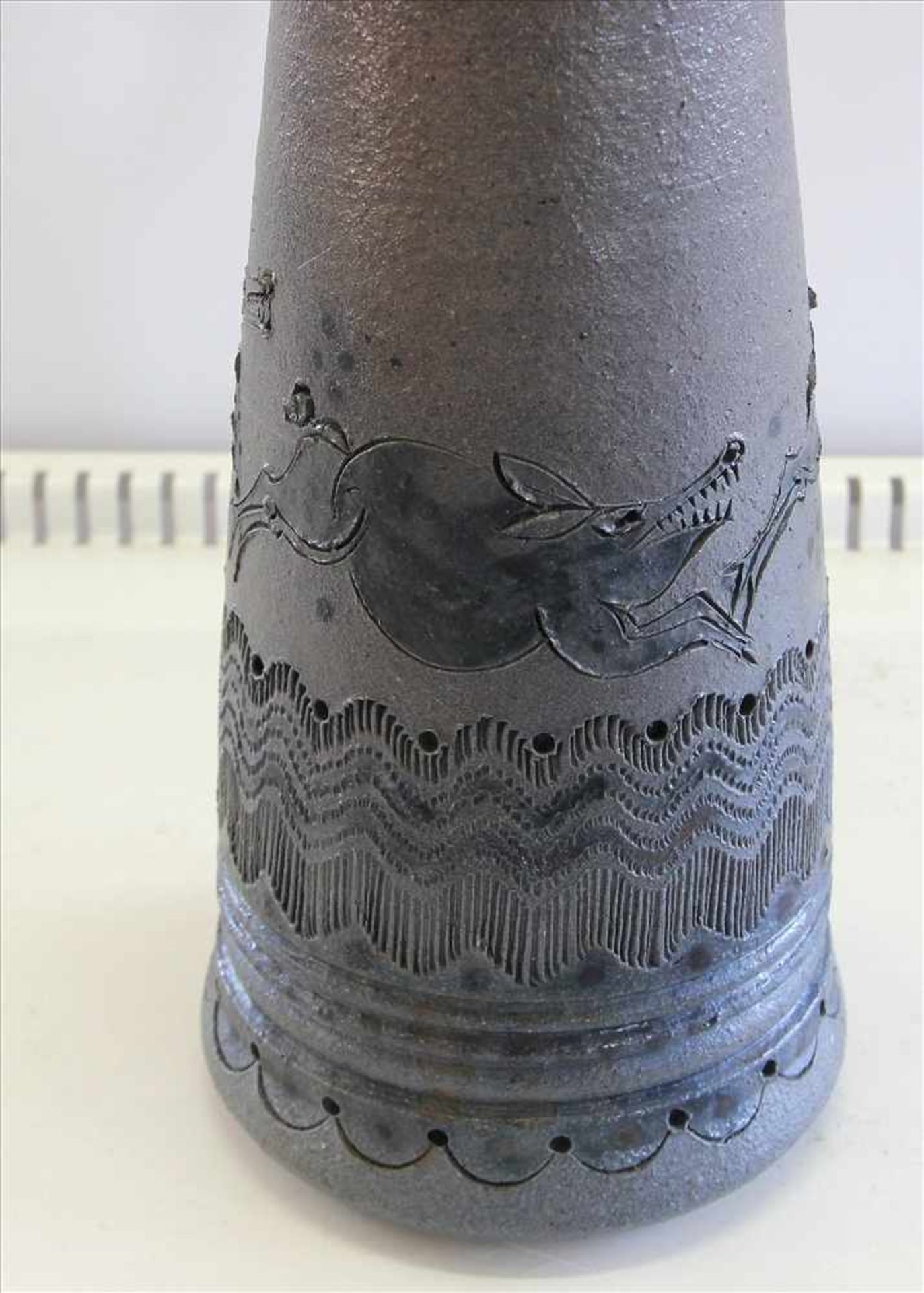 Konvolut Keramik20. Jh. Insgesamt 18 Teile Künstlerkeramik ( art pottery ) in diversen Formen und - Bild 4 aus 5