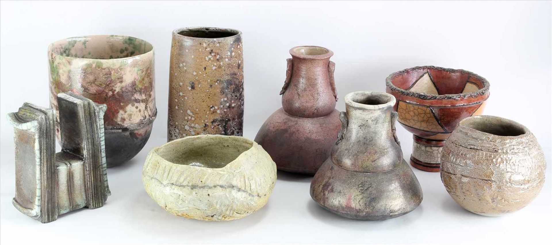 Konvolut Keramik20. Jh. Insgesamt 8 Teile Künstlerkeramik ( art pottery ) in diversen Formen und