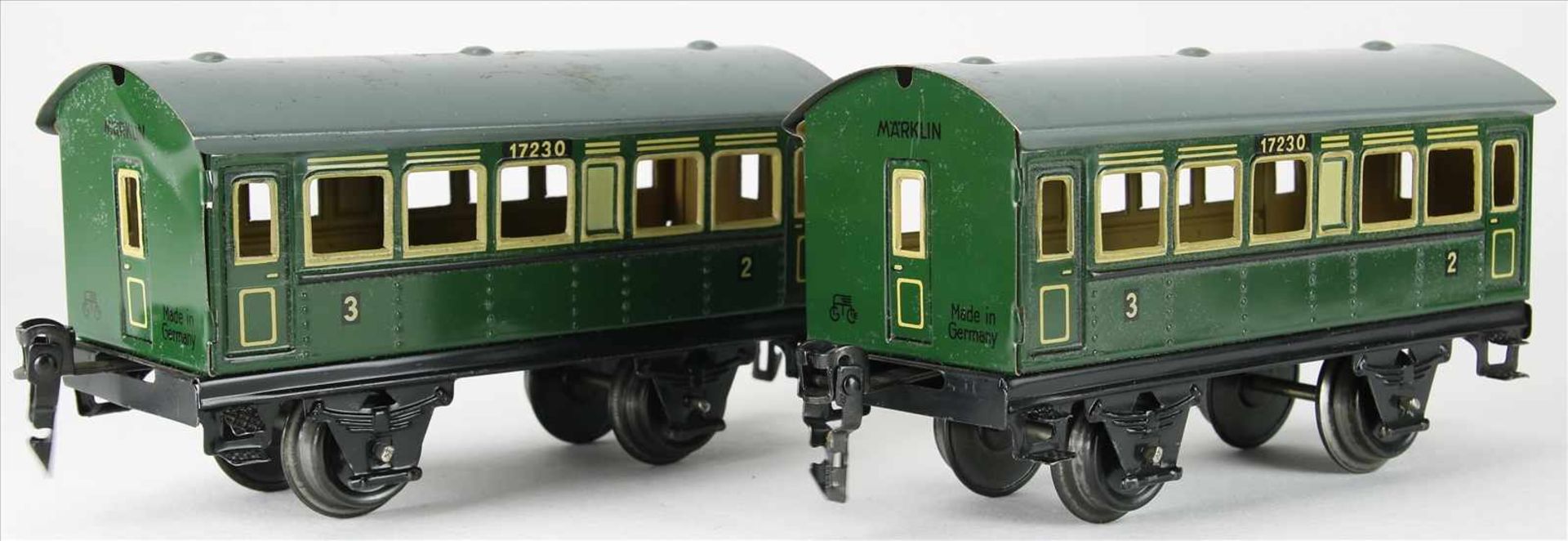 Märklin StartpackungR 880 2. Mit Tenderlok R890 (Uhrwerkantrieb) und zwei Personenwagen sowie 11 - Bild 5 aus 7