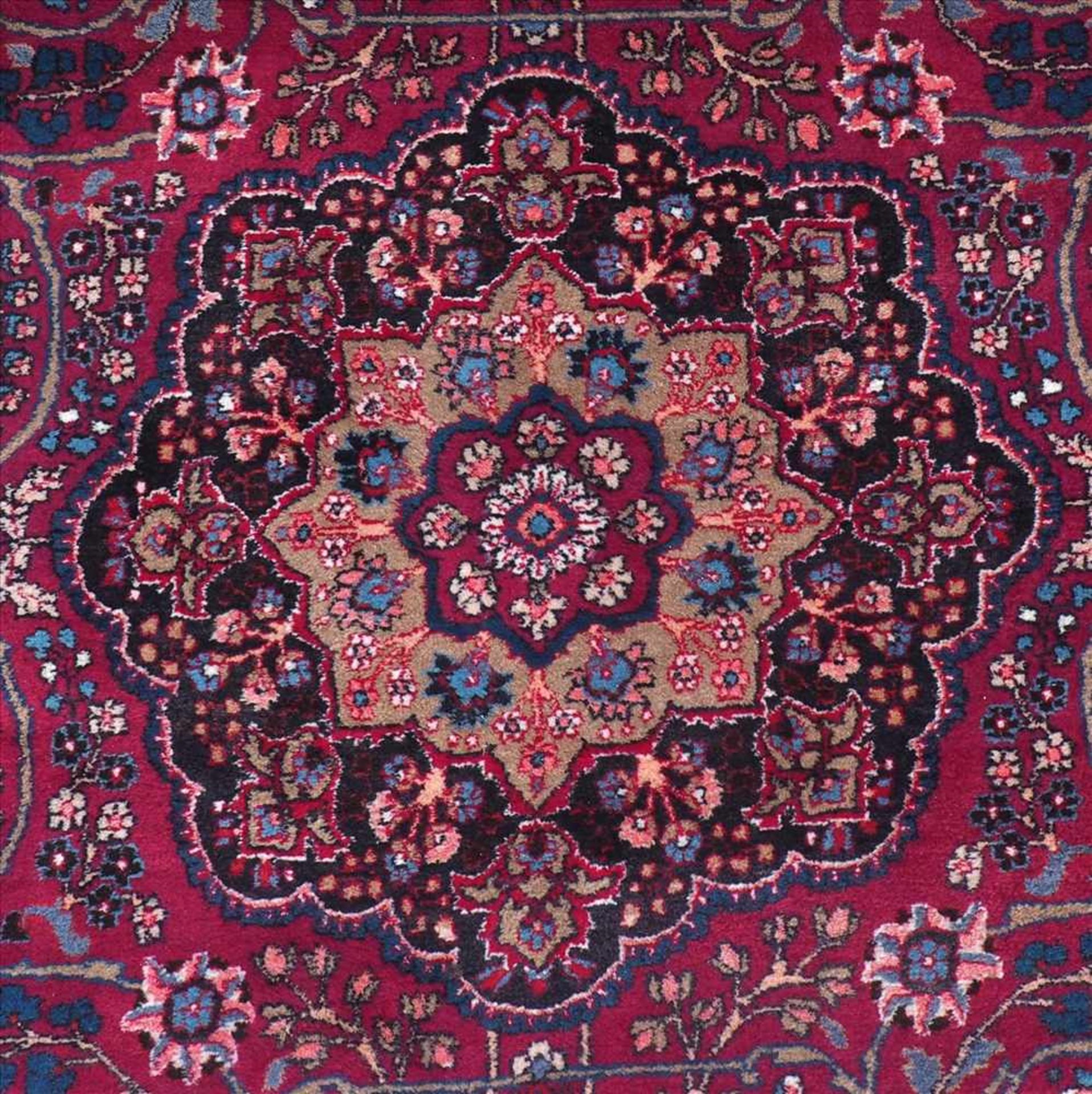 Großer TeppichPersien 20. Jh. Baumwolle. Mehrfachbordüre und floral gemustertes Innenfeld mit - Bild 3 aus 4