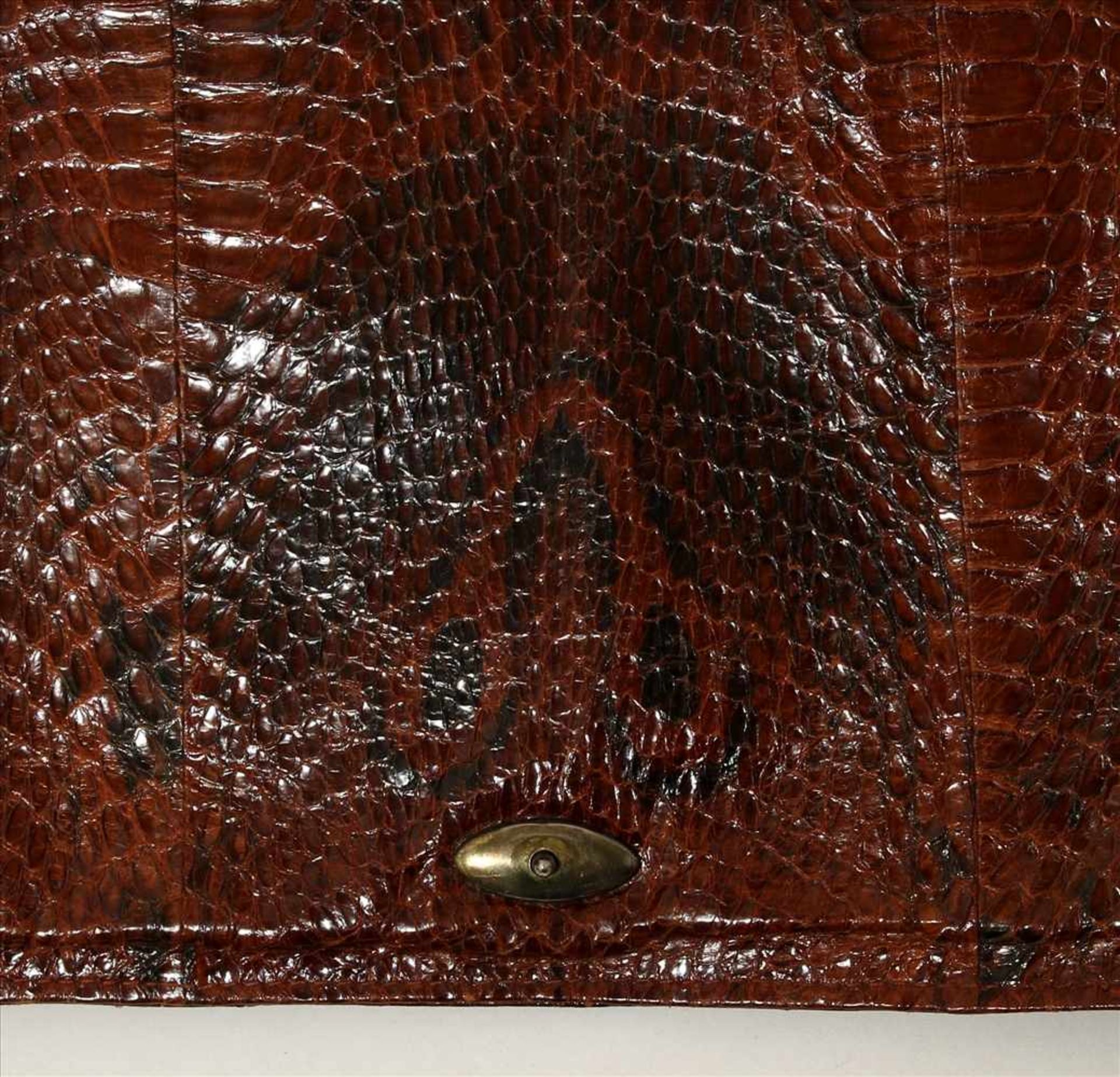 Drei Designhandtaschen1950-er Jahre. Unterschiedliche Kroko- bzw. Schlangenledertaschen diverser - Bild 3 aus 7