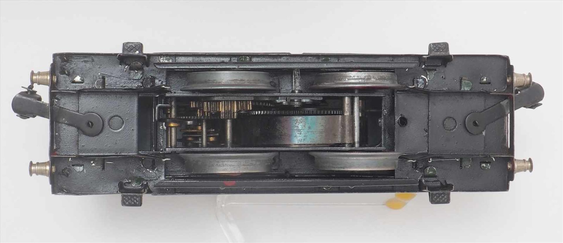 Märklin E-LokRS 910, ca. 1935. Spur 0. Uhrwerkantrieb. Zweiachsige E-Lok in grün. Guter Zustand, - Bild 5 aus 5
