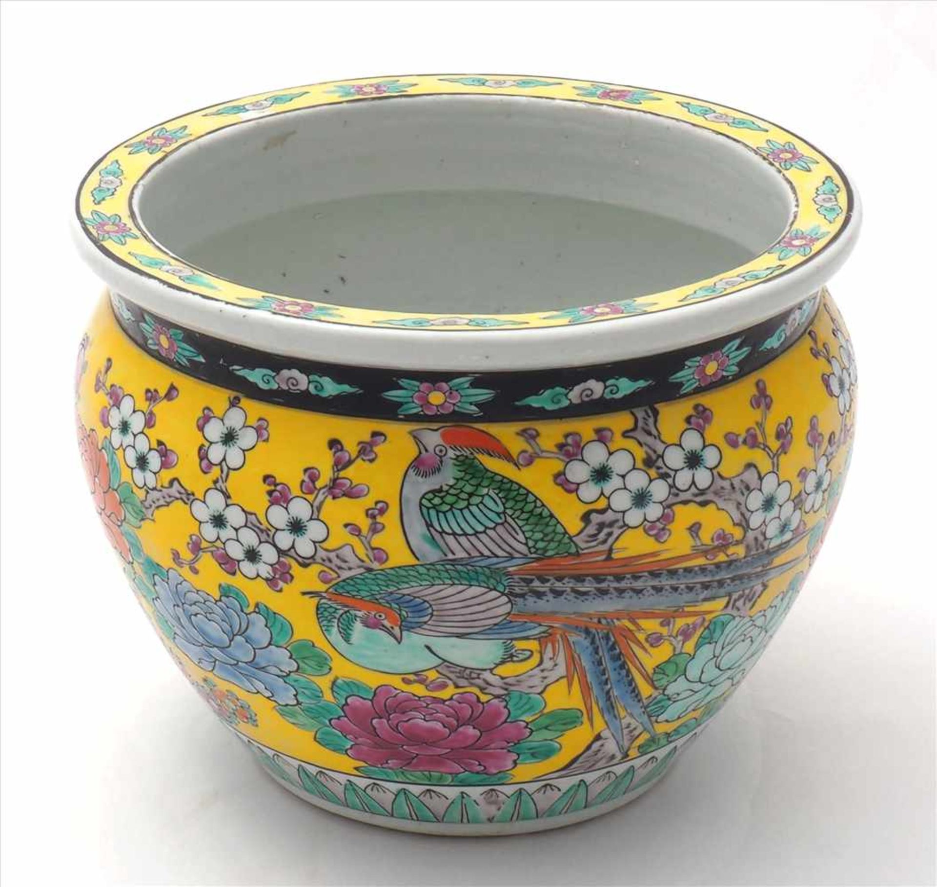 FishbowlChina Qing Dynastie um 1900. Keramikgefäß mit reicher Emaillemalerei mit Vögeln in
