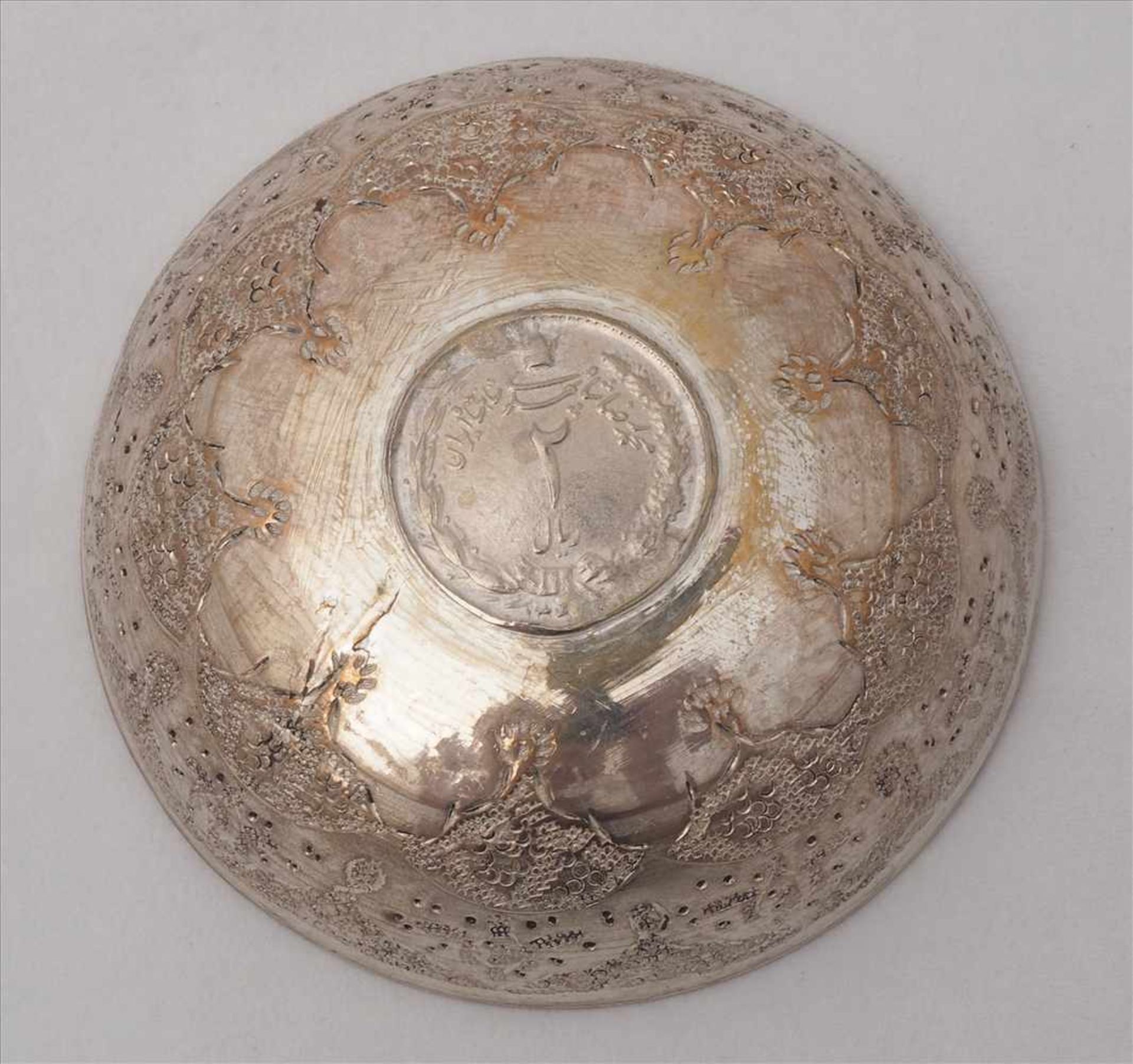 MünzschälchenNaher Osten 20. Jh. Silber, nicht punziert. Eingearbeitete Münze. Durchmesser ca. 6 cm, - Bild 3 aus 3