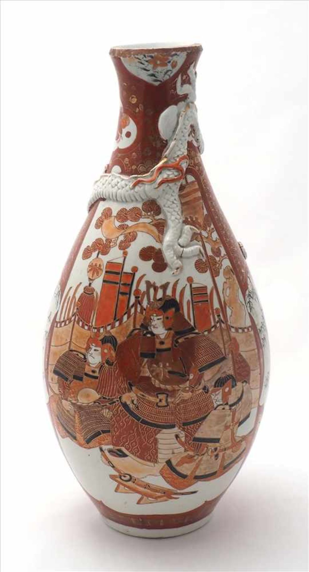 DrachenvaseJapan Edo Zeit 18. Jh. Keramikvase mit reicher Malerei mit Samuraiszenen und figürlich - Image 3 of 8