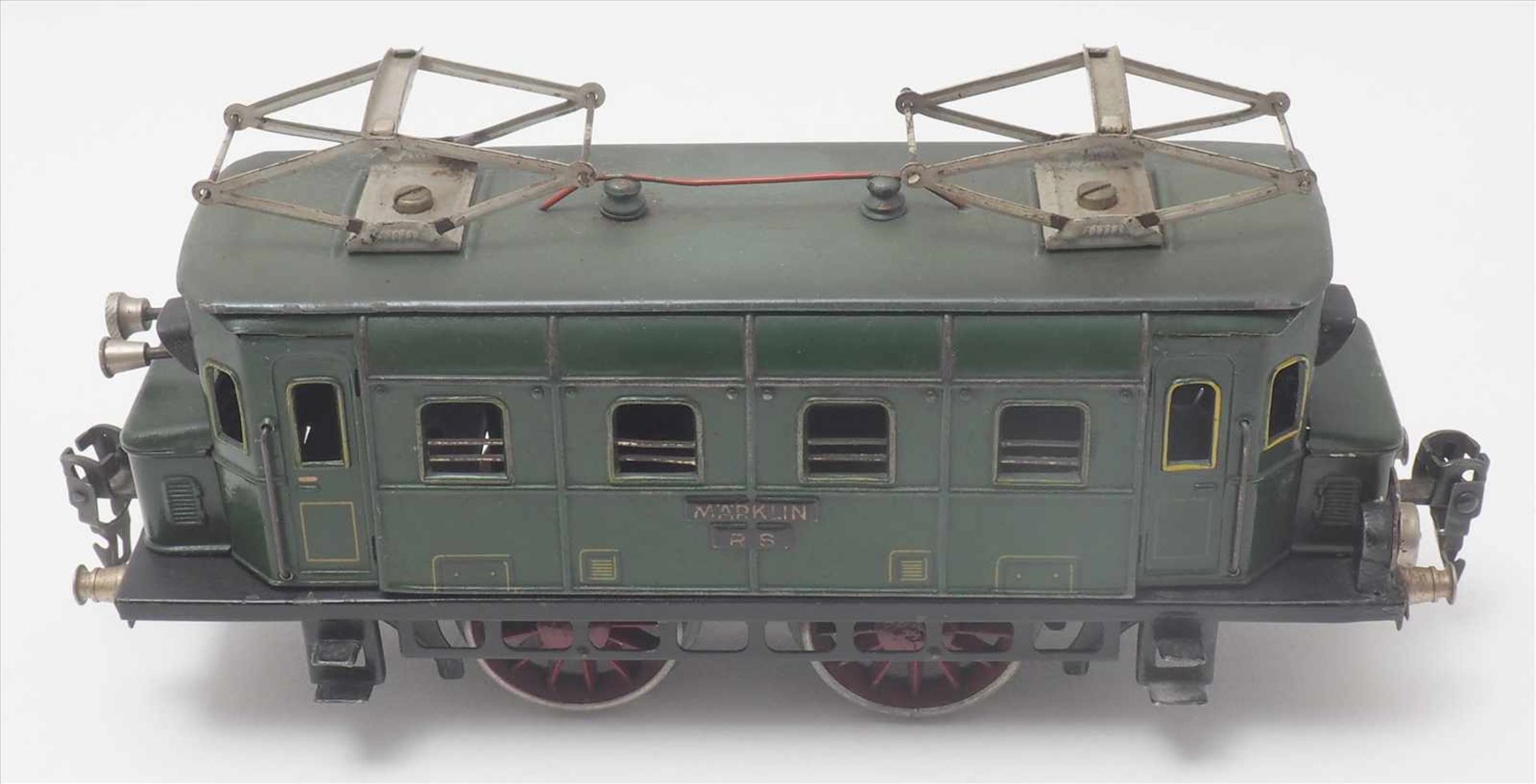 Märklin E-LokRS 910, ca. 1935. Spur 0. Uhrwerkantrieb. Zweiachsige E-Lok in grün. Guter Zustand, - Bild 3 aus 5