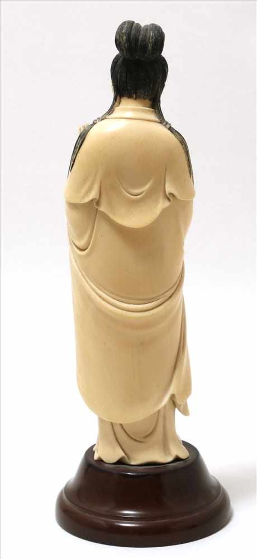 BeinfigurChina 1920-er Jahre. Stehende Göttin mit Handhaltung in gyan mudra, in der anderen Hand - Bild 4 aus 8