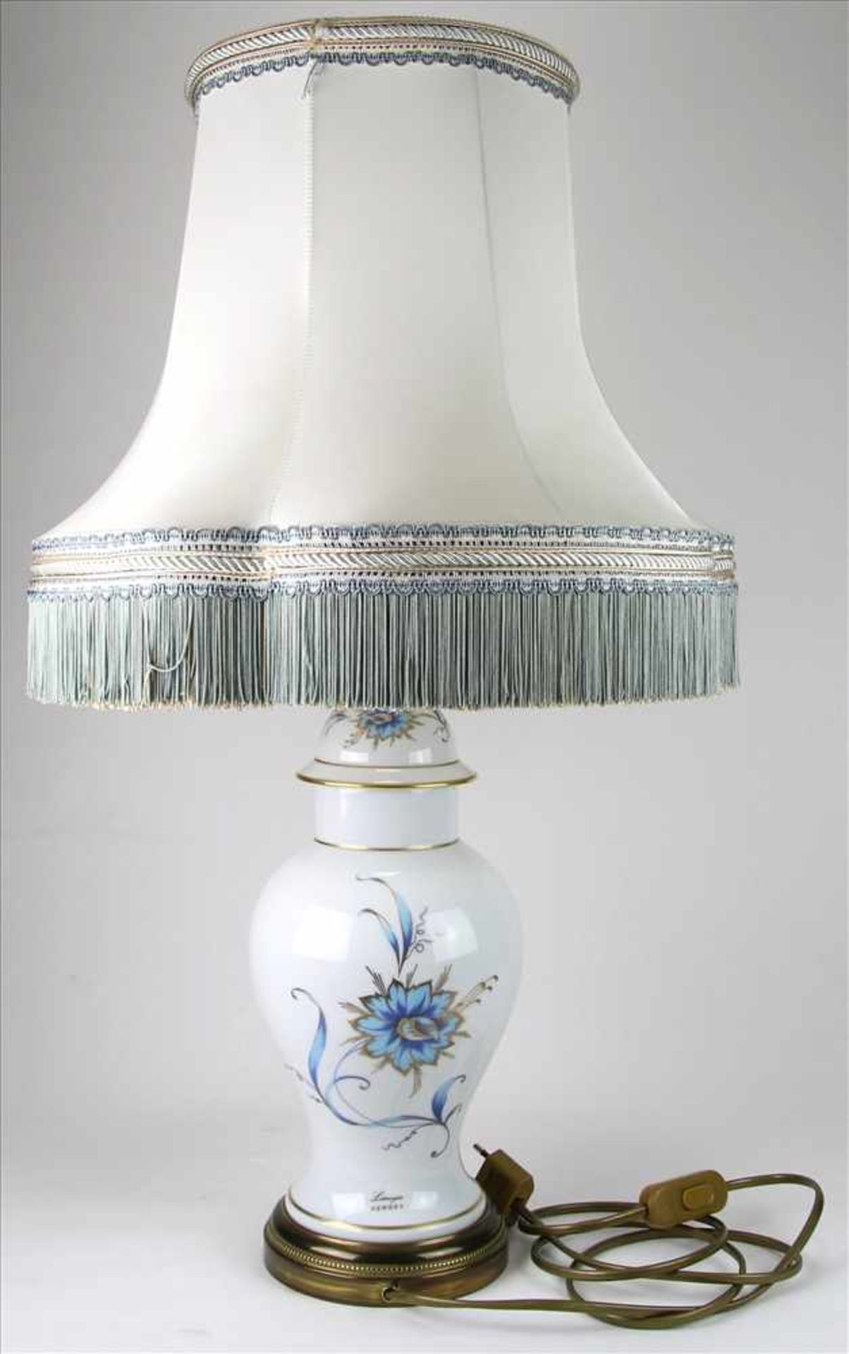 TischlampeLimoges Frankreich 20. Jh. Barocke Vasenform. Porzellan mit Blumendekor und eckigem - Bild 2 aus 4