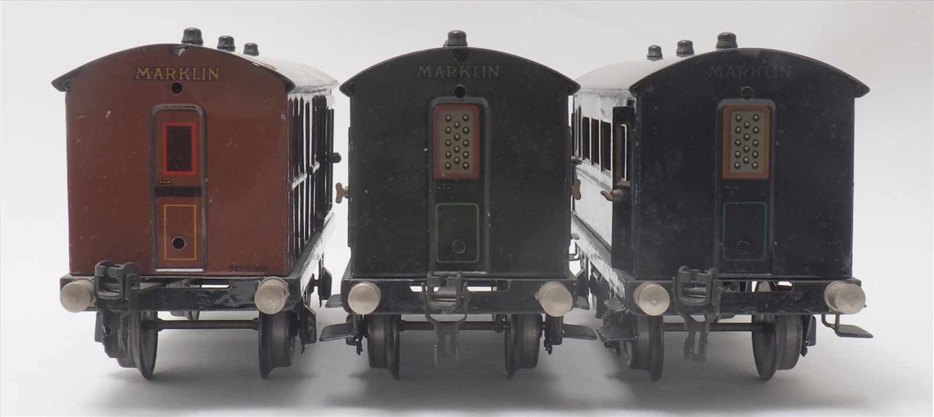 Drei PersonenwagenMärklin Spur 1. 1930-er Jahre. 1./2., 3. Klasse und ein Gepäckwagen Nr. 18741 - Bild 3 aus 5