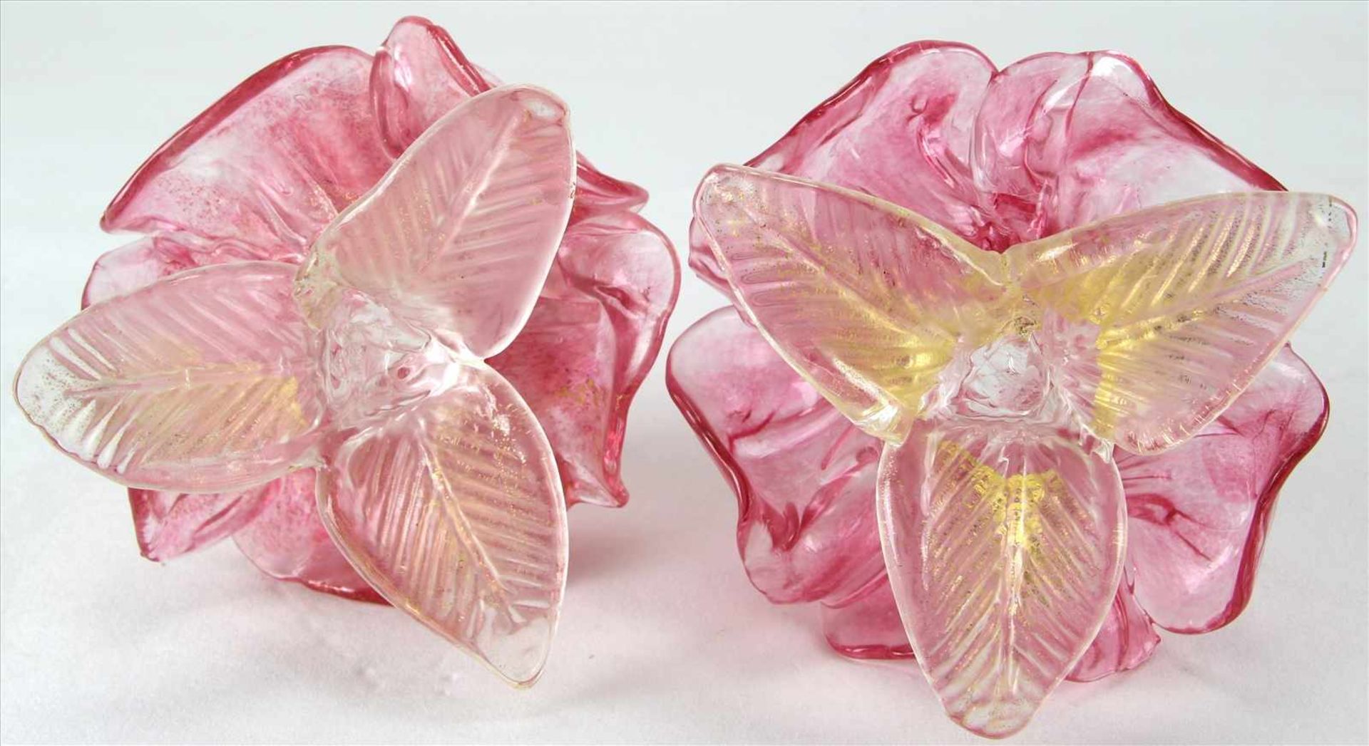 Paar KerzenständerMurano 20. Jh. Glas, teils polychrom und mit Goldflitter in Form einer - Image 5 of 5