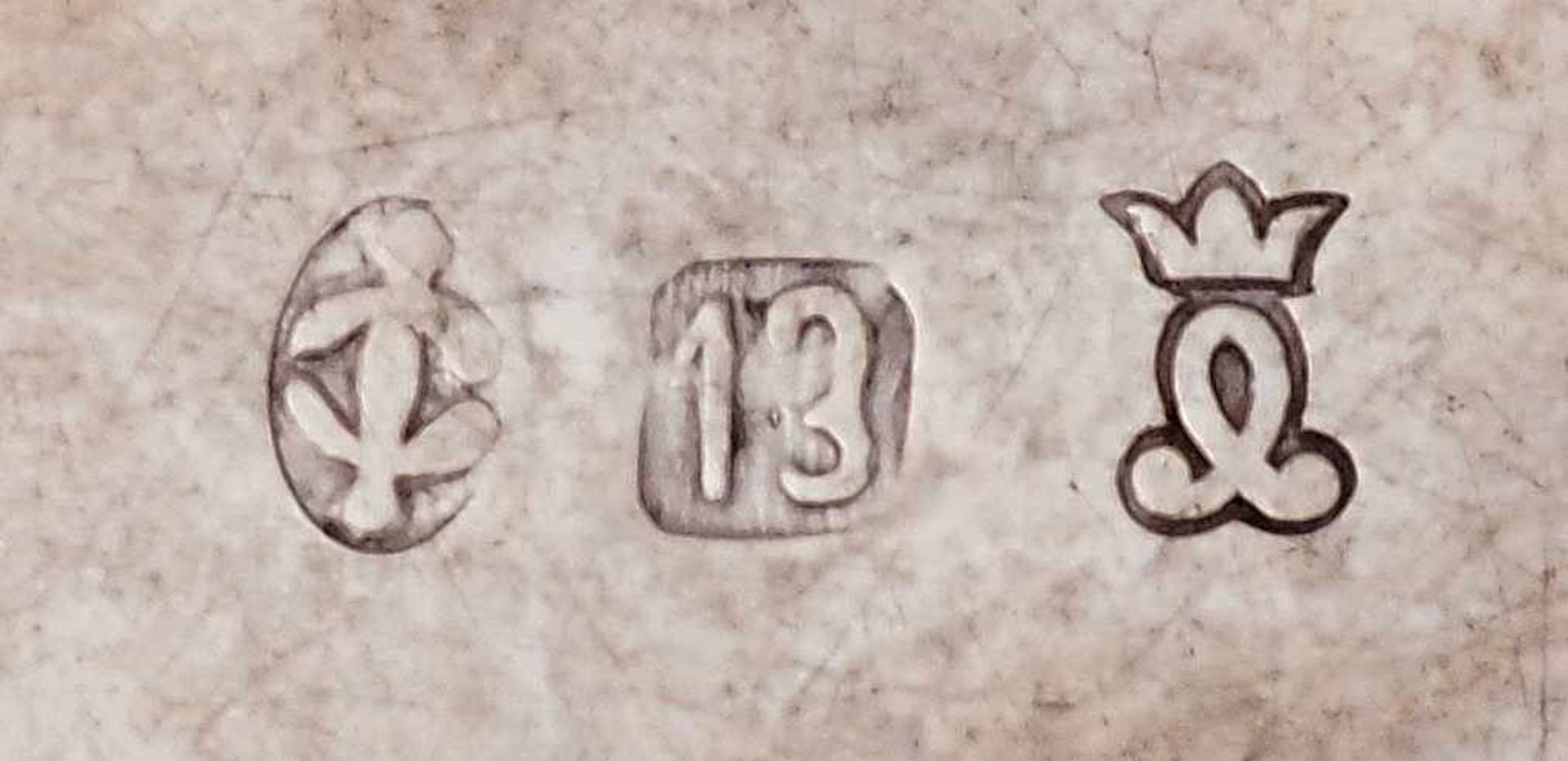 Teesieb mit UntersetzerDeutsch 19. Jh. Silber 800 und 13-lötiges Silber. Untersetzer mit reich - Bild 4 aus 7