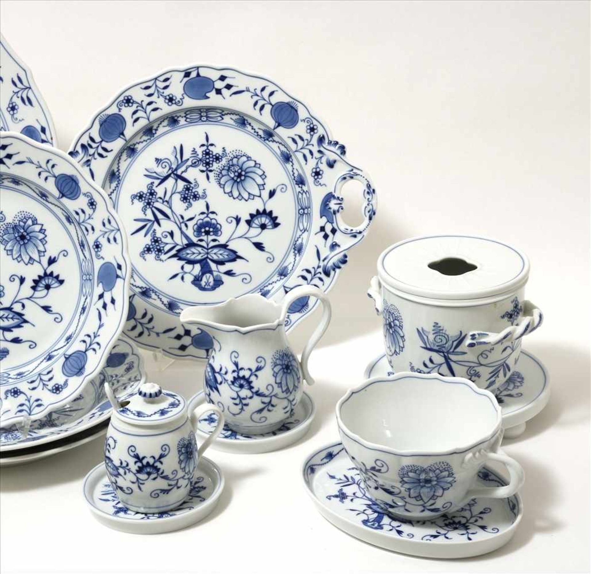 Restservice Meissen20. Jh. Porzellan blau bemalt. Meist Form Neuer Ausschnitt mit Dekor - Bild 2 aus 7