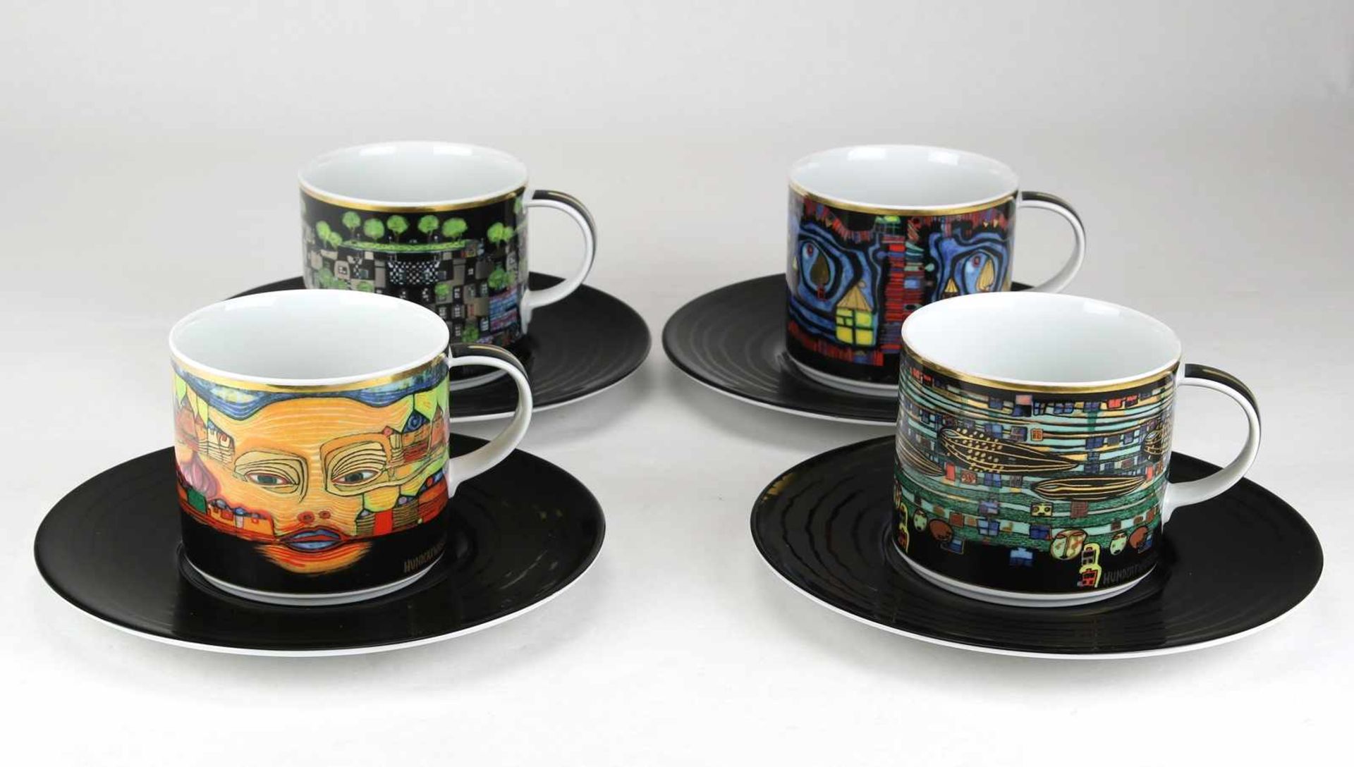 Hundertwasser, FriedensreichVier Kaffeetassen mit Unteren. Porzellan mit polychromem Dekor.