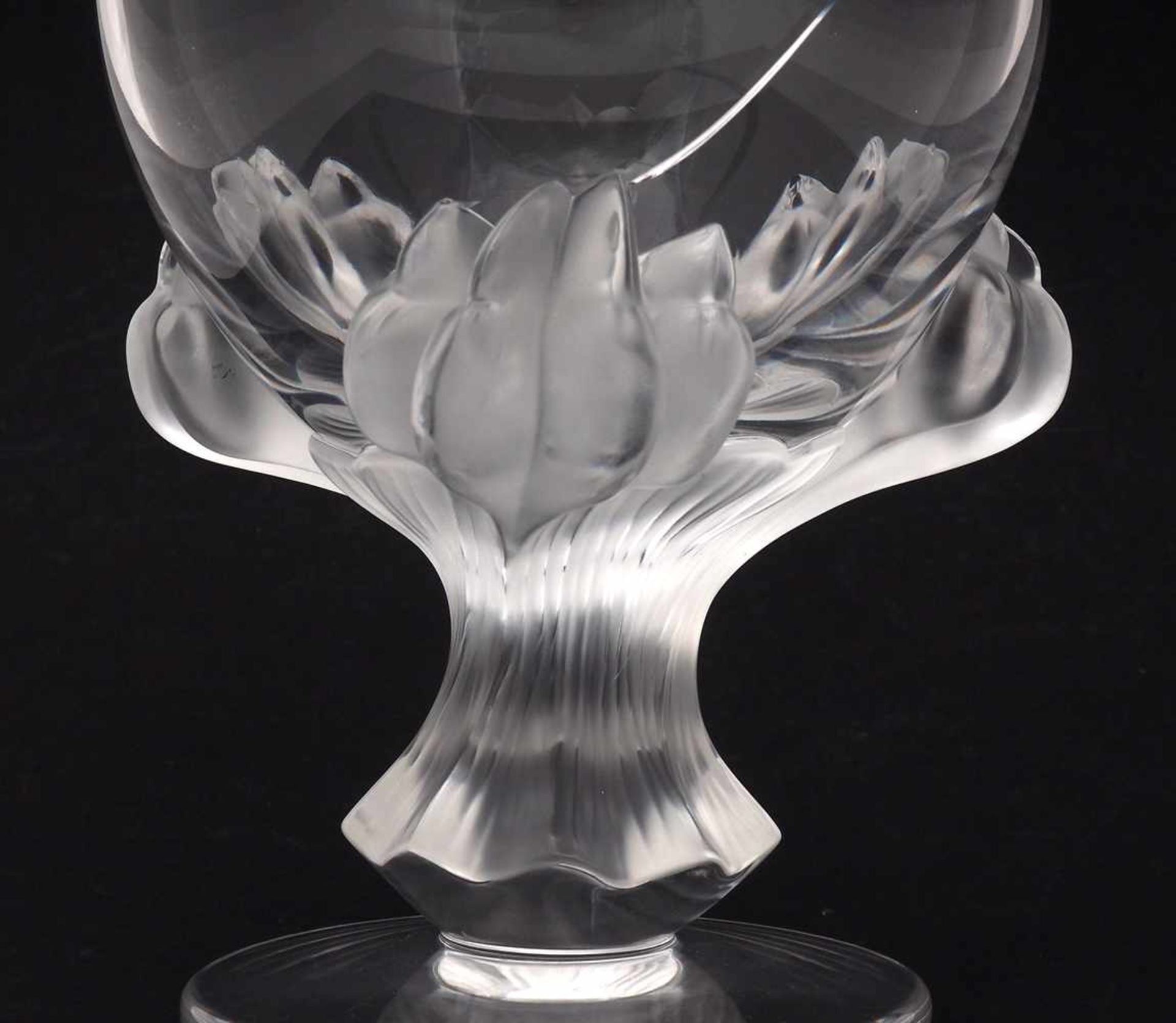 PokalLalique 20. Jh. Klarglas mit matt geätztem Blumendekor. Unter dem Boden Ätzzeichen. Durchmesser - Bild 3 aus 7