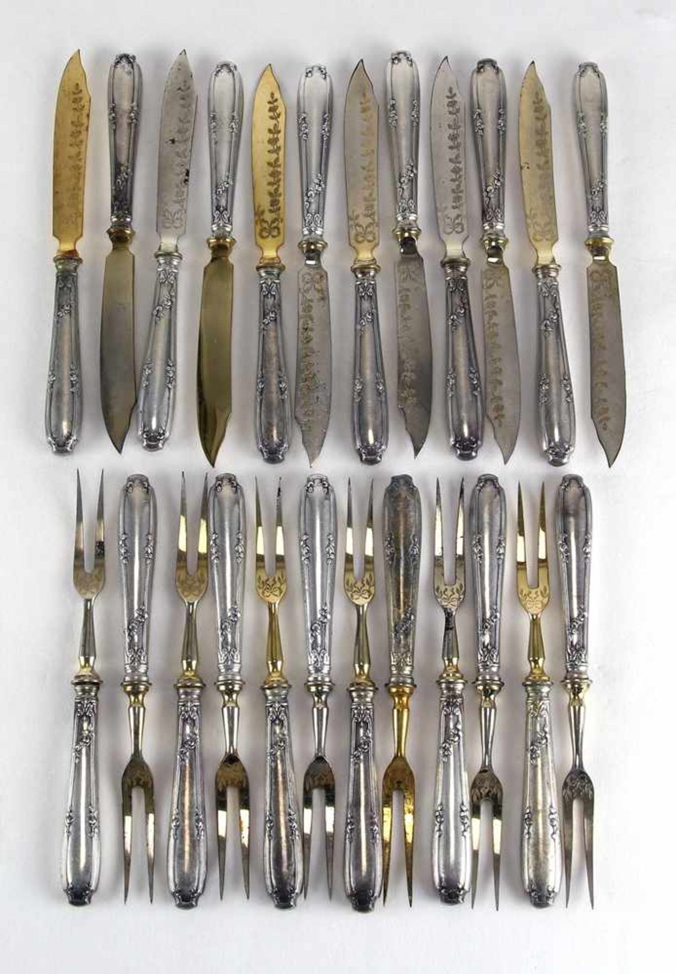 ObstbesteckHistorismus, deutsch um 1900. 24-teilig für 12 Personen. Griffe Silber 800 punziert.