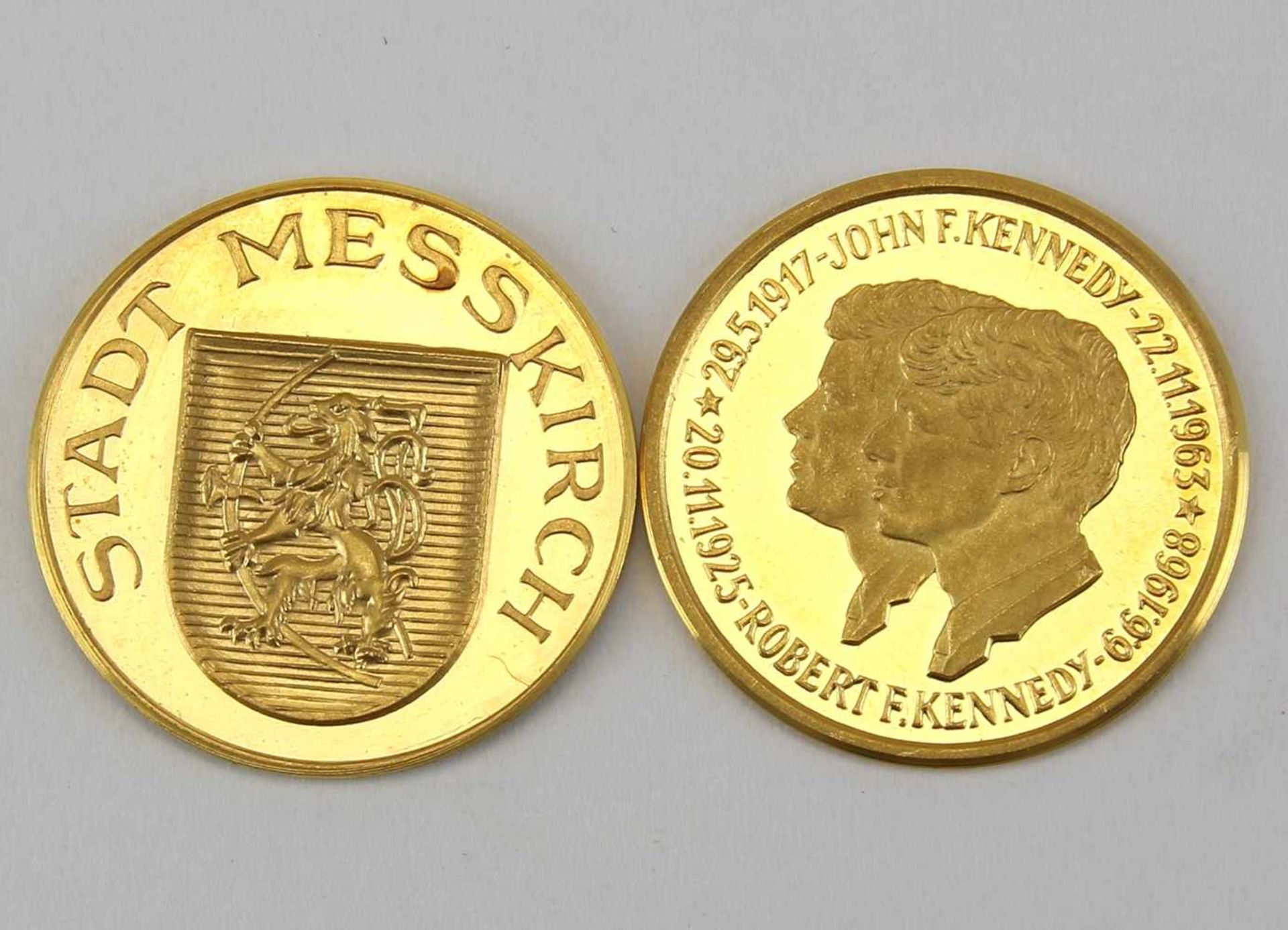 Zwei GoldmedaillenGedenkmedaille Stadt Messkirch, GG 986, Durchmesser ca. 20 mm, Gewicht ca. 3,89