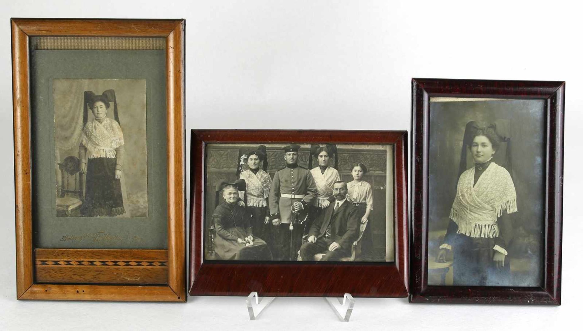 Konvolut FotografienMeist im schönen Holzrahmen aus der Zeit um 1900. Größe des größten Rahmens - Bild 3 aus 3