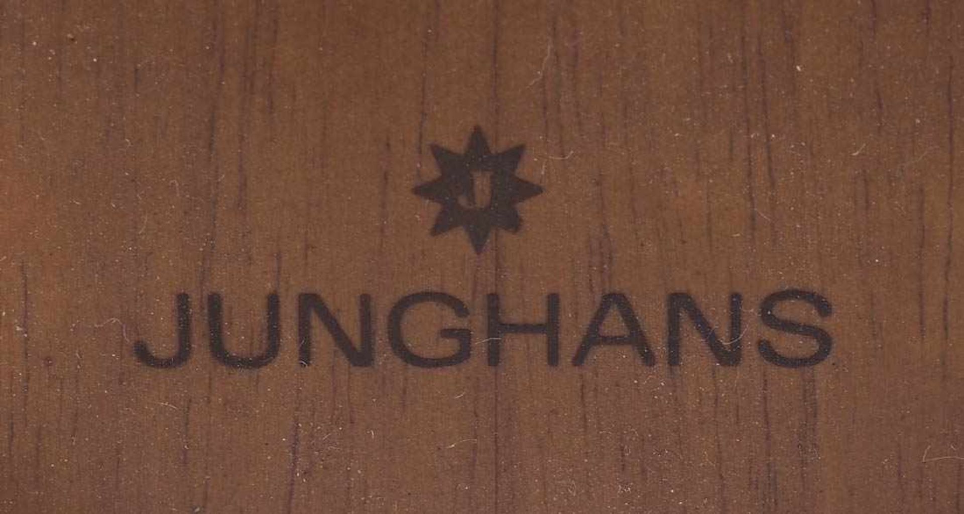 Konvolut VariaWanduhr, Junghans, 50er Jahre. Bewegtes Schild aus Nussbaumholz mit aufgesetzten, - Bild 3 aus 12