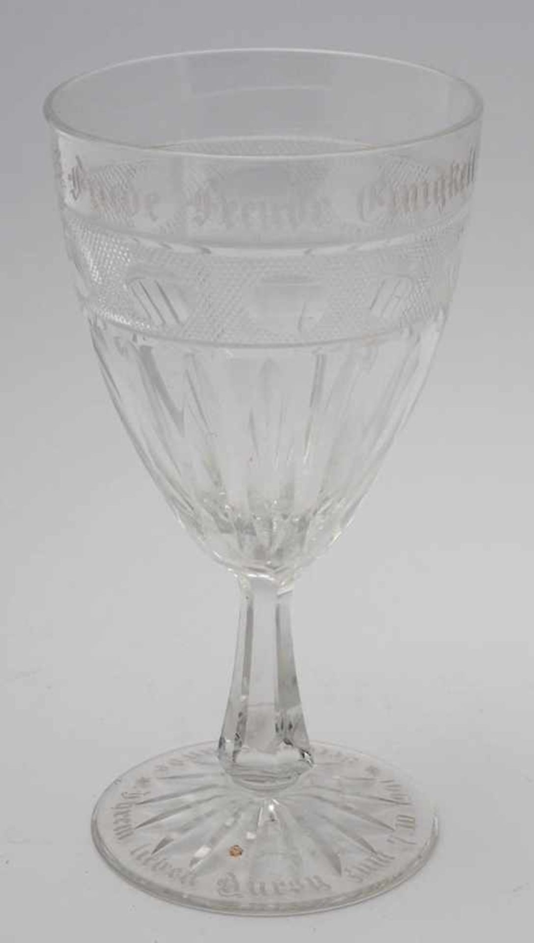 Konvolut GlasPokalglas, zwei Glasschalen und eine Stangenvase. Pokalglas datiert 1941. Flacher