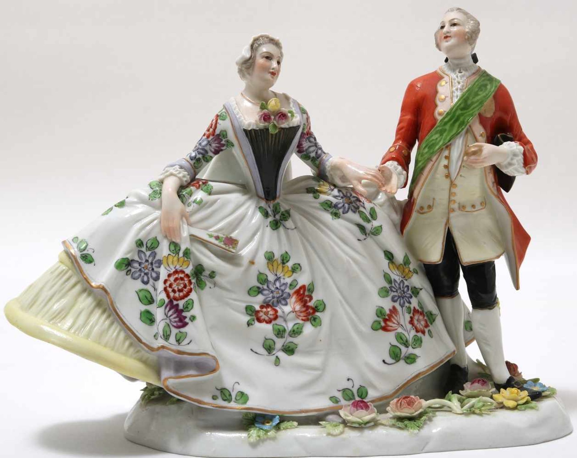 FigurengruppeFrankenthal 18. Jh. Kavalier mit Dame im Krinolinenrock. Porzellan mit aufbossierten