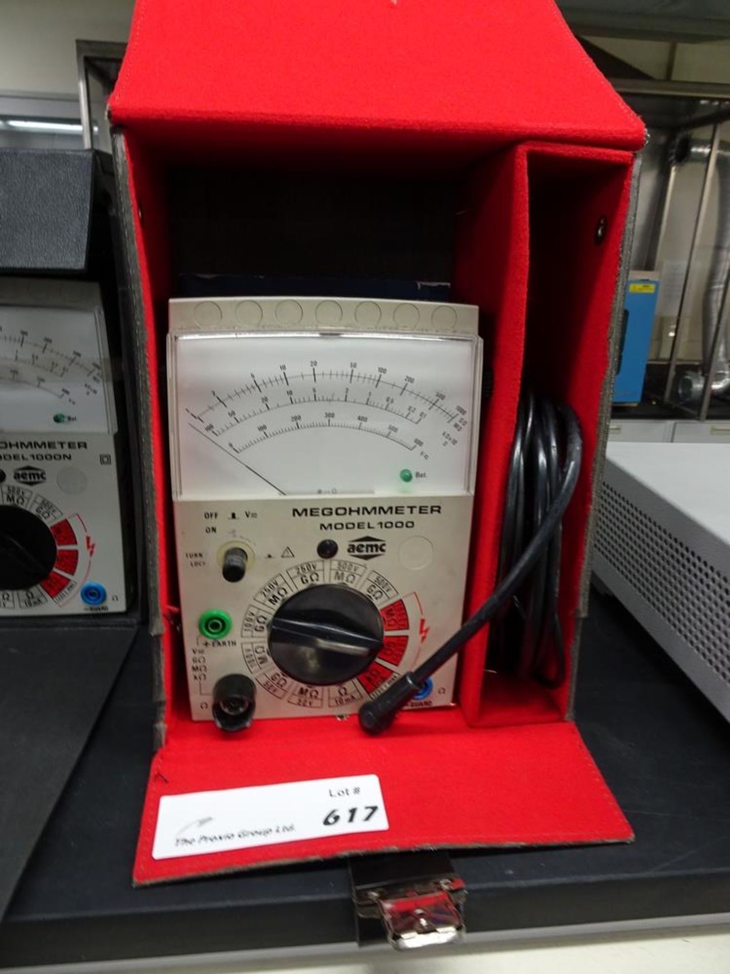 (1) AEMC Model 1000 Handheld Megohmmeter