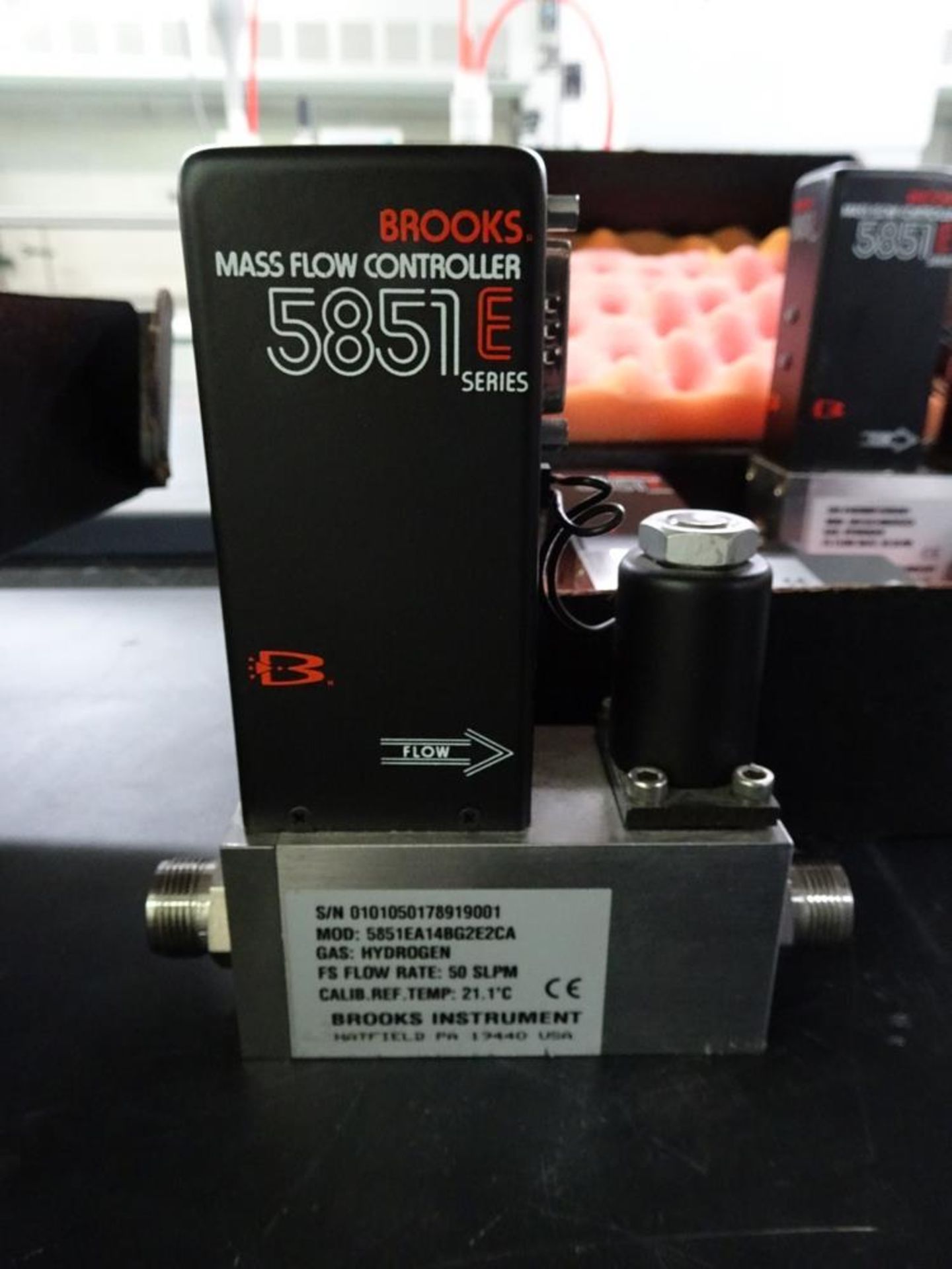 (1) Brooks 5851P Series Mass Flow Controllers Hydrogen gas, Brooks 5851P Series Mass Flow - Image 2 of 5