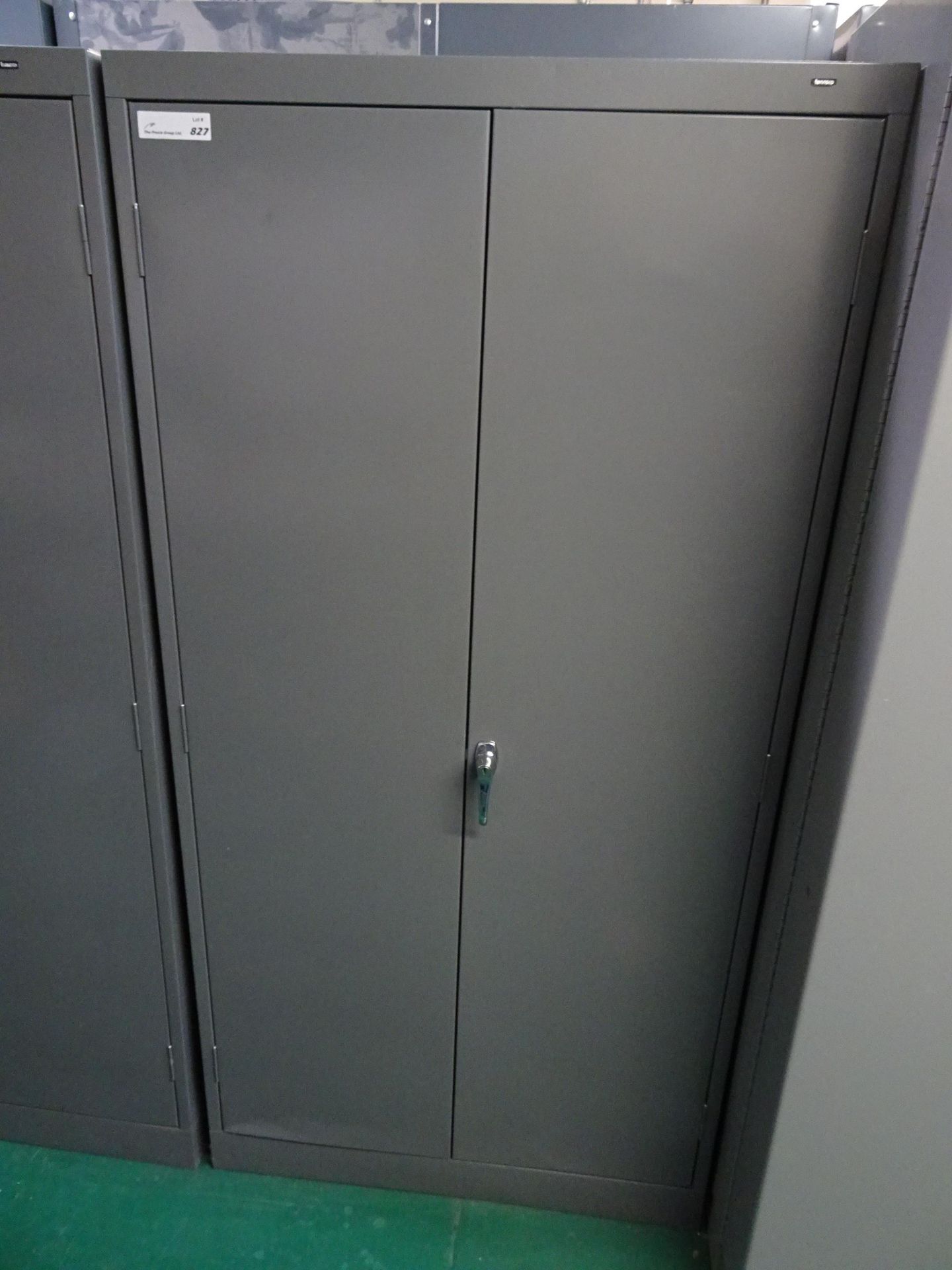 (2) 2-Door Metal Storage Cabinet With Contents / Swagelock/Hamilton Precision etc. - Bild 4 aus 4