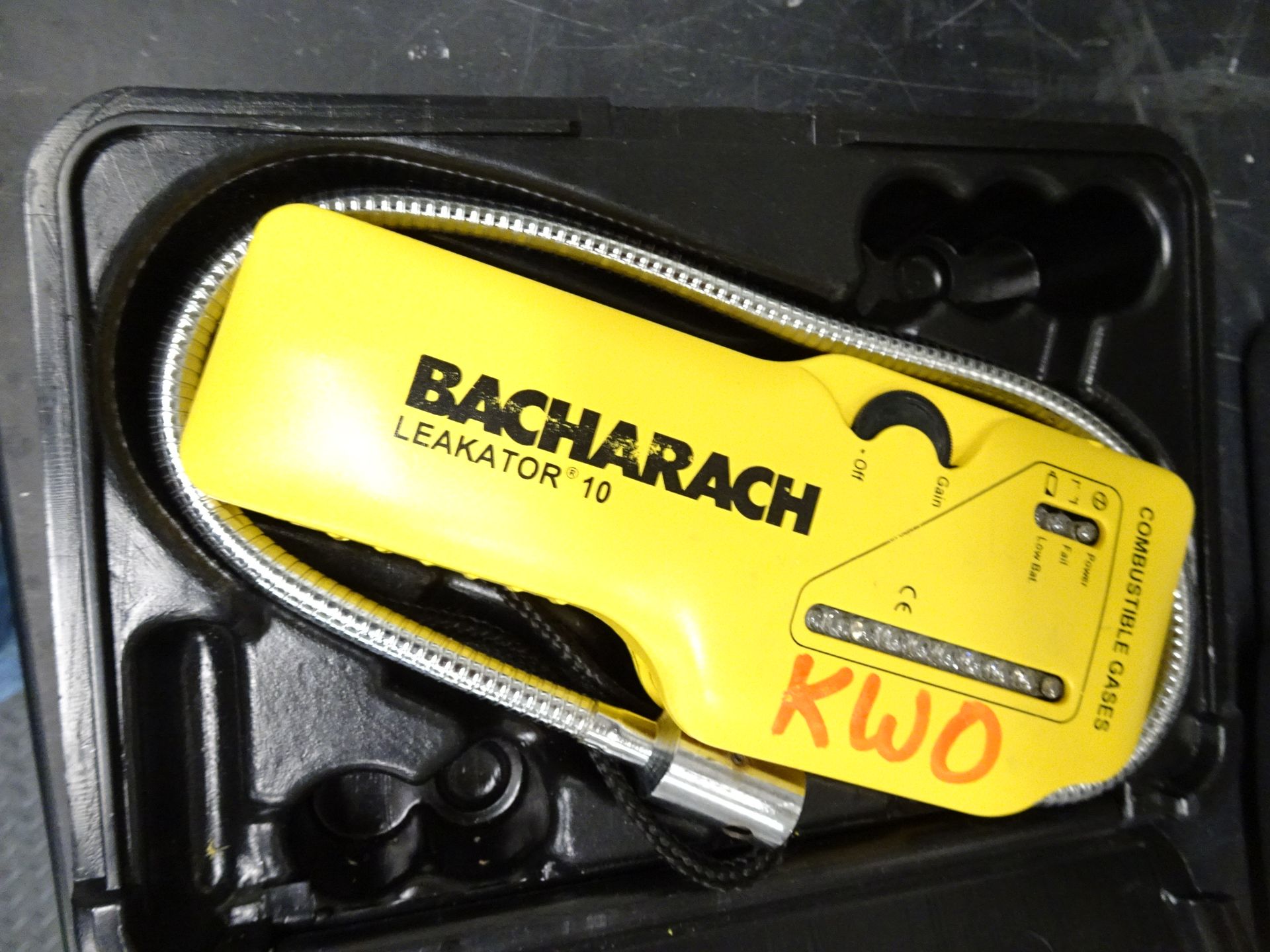 (1) Bachrach Leakator No. 10 Handheld Combustible Gas Detector Part No. 19-7051 With Associated