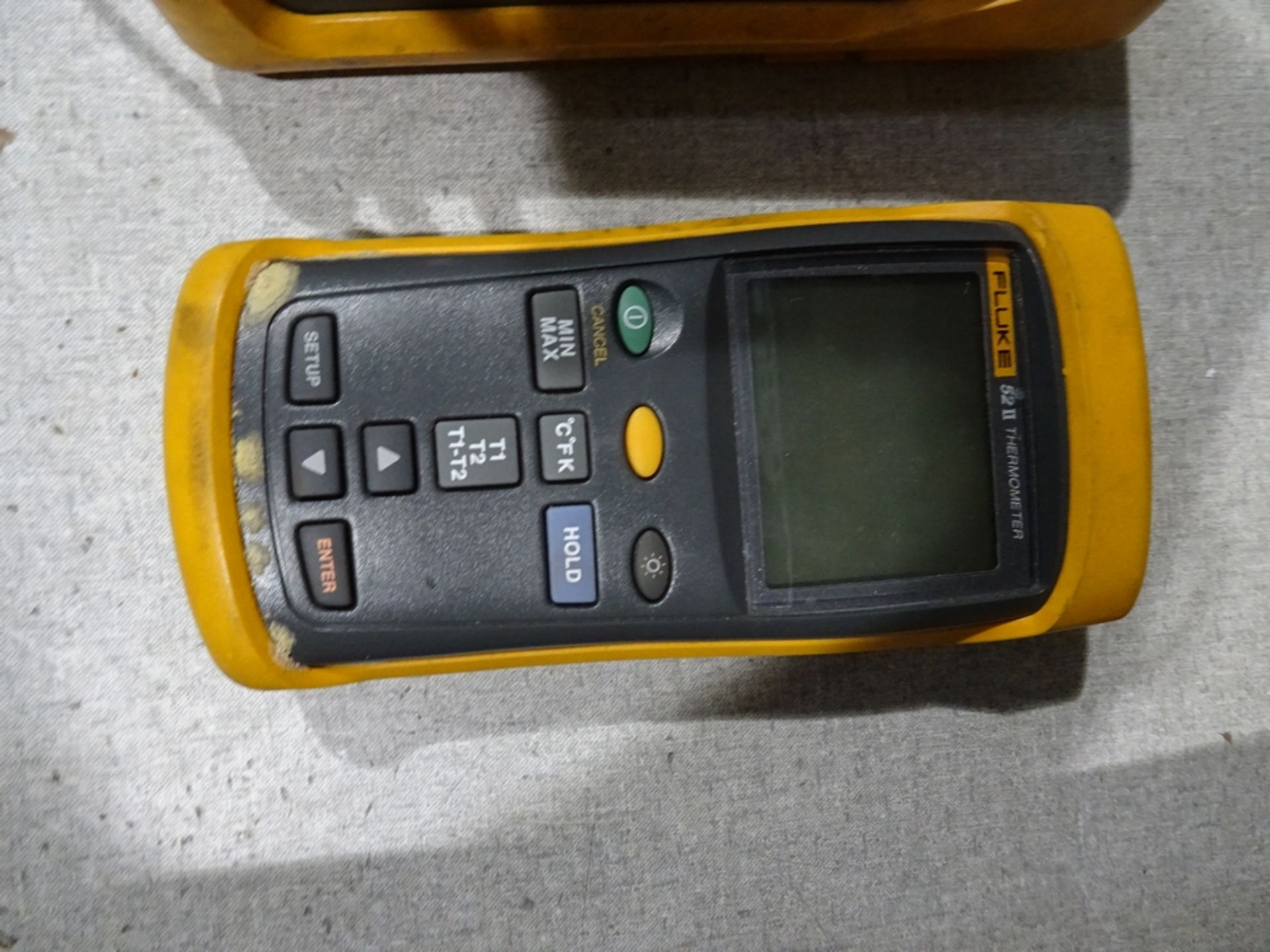 (1) Fluke Model 52 II Digital Handheld Thermometer With Case