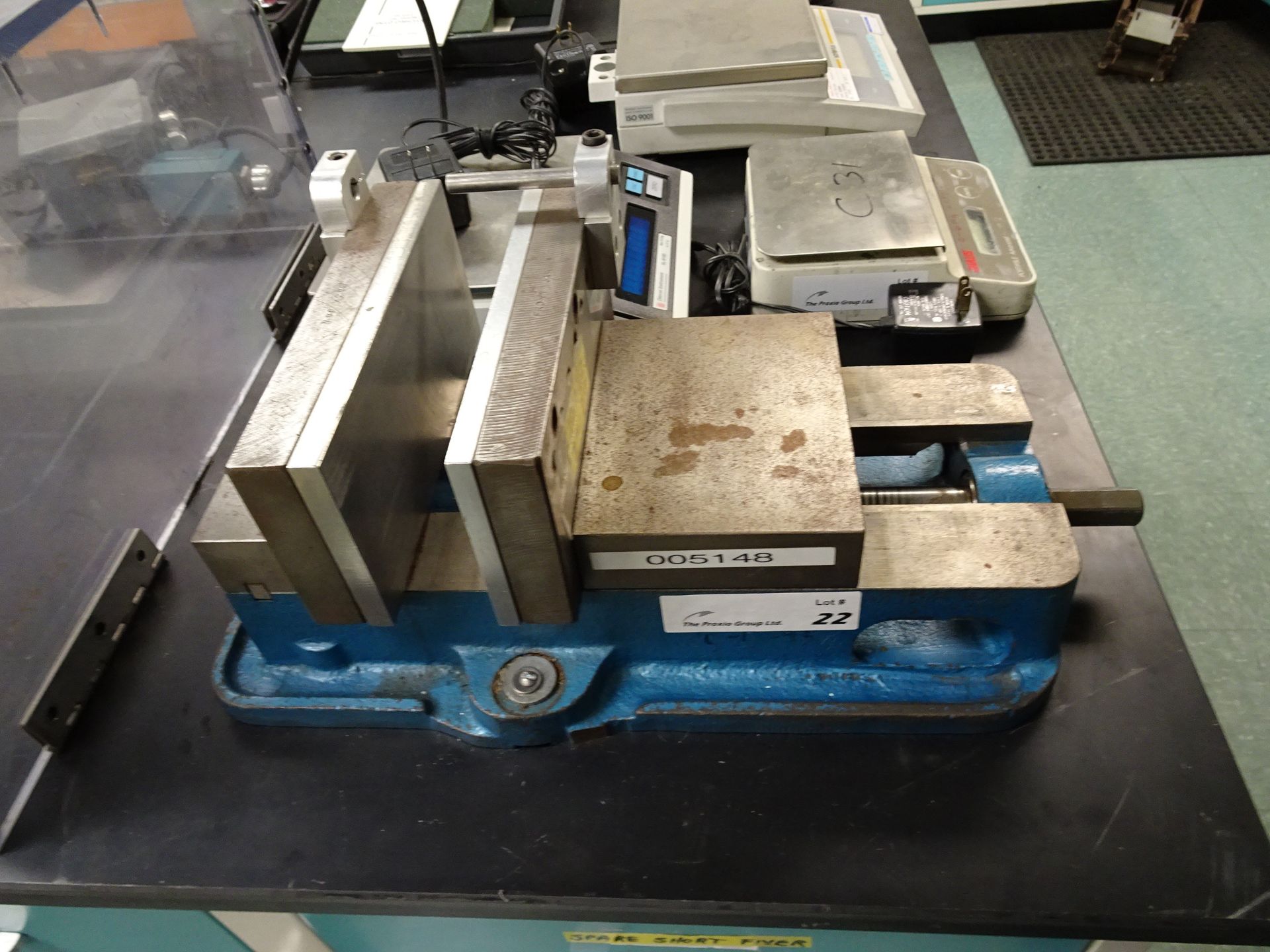 Kurt Model D675 6" Machine Vise