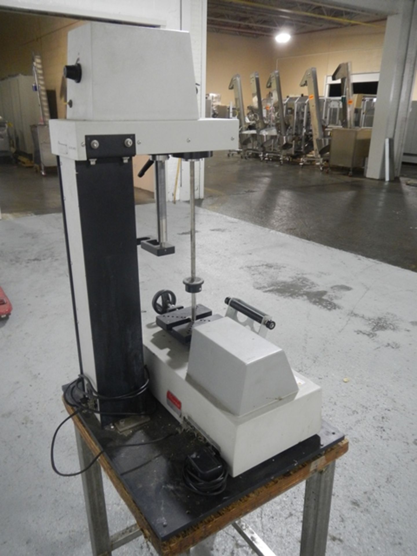 Vibrac cap torque tester, model 1520A, rated 50# with controls, serial# 940066. - Image 4 of 7