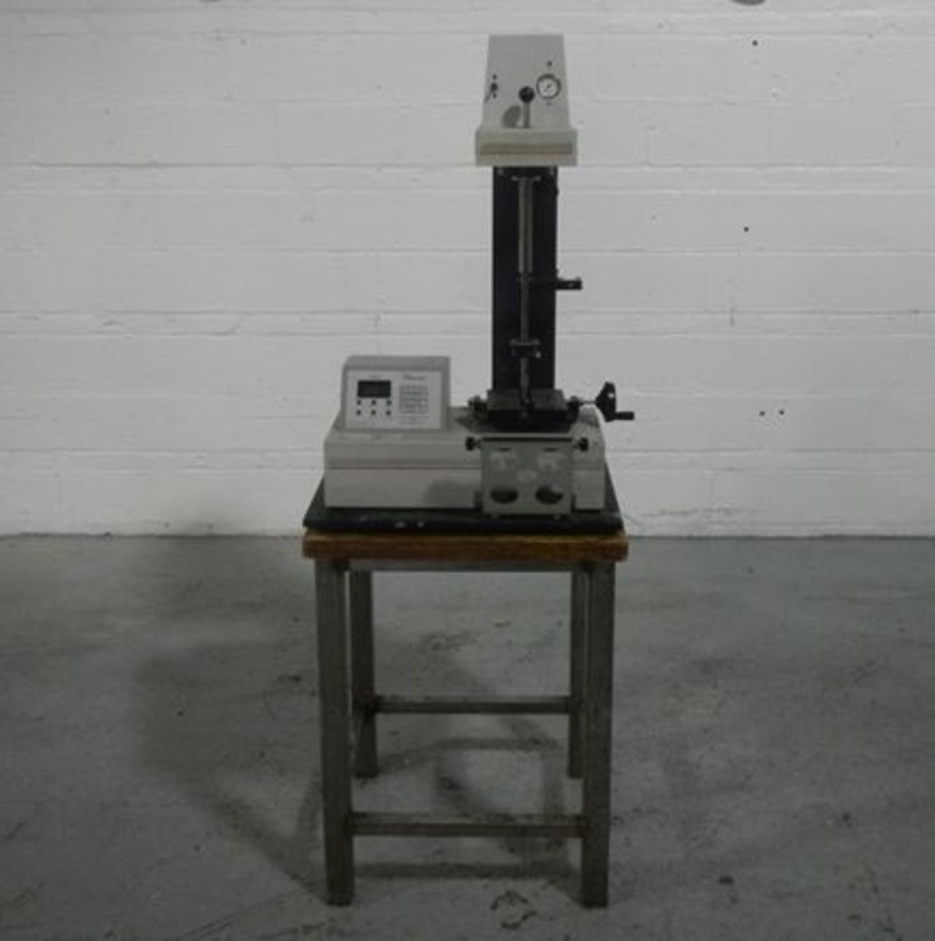 Vibrac cap torque tester, model 1520A, rated 50# with controls, serial# 940066.