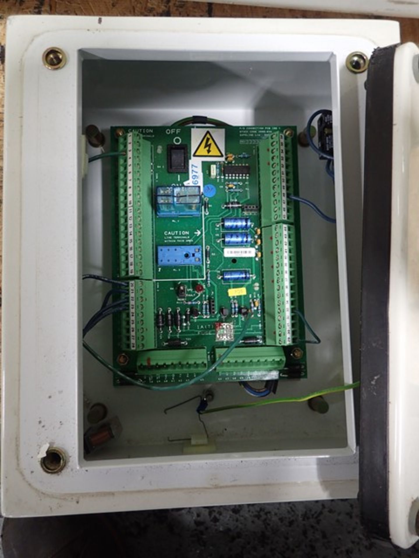 Safeline pass-thru metal detector, 25" long x 12" high x 12" width aperture, with controls on unit. - Image 7 of 7